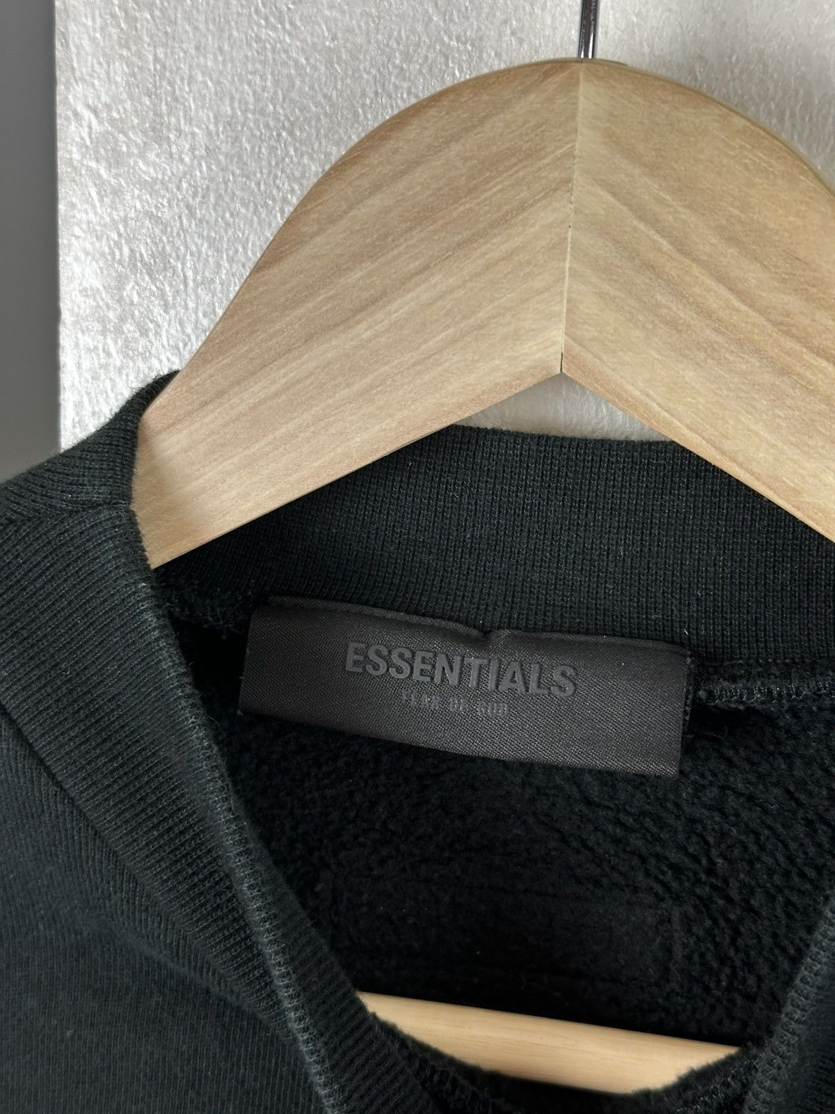 Fear of God Fear of God Essentials Big Logo Cropped Sweatshirt Size 12 Size M / US 6-8 / IT 42-44 - 6 Thumbnail