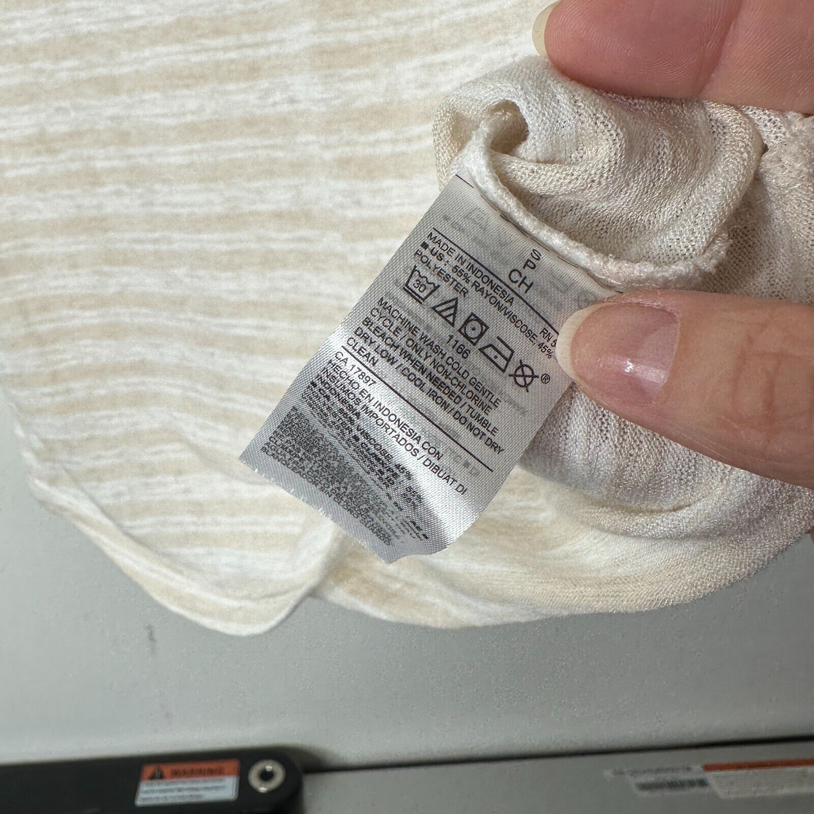 Old Navy Old Navy Cream & White Striped V-Split Neck Tee Blouse Small Size S / US 4 / IT 40 - 8 Thumbnail