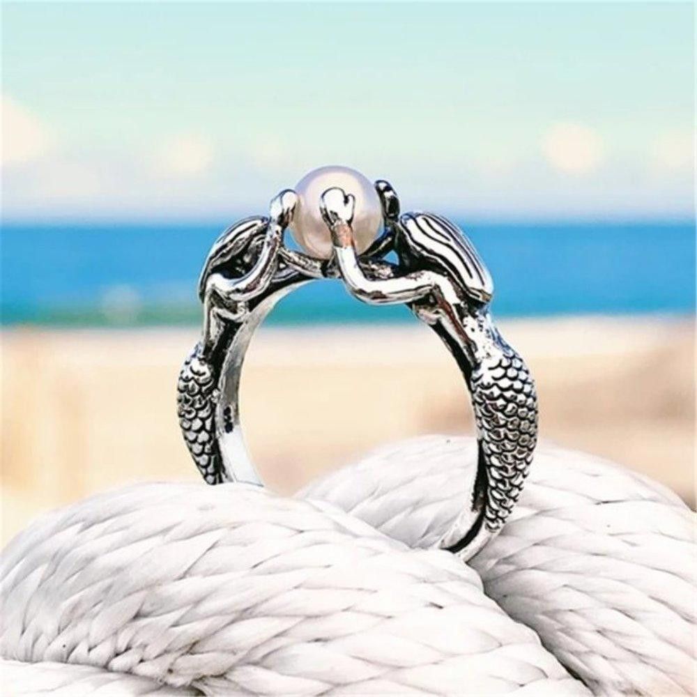 Designer Retro Mermaid Freshwater Pearl Antique Silver Ring - Size 7 Size ONE SIZE - 10 Thumbnail