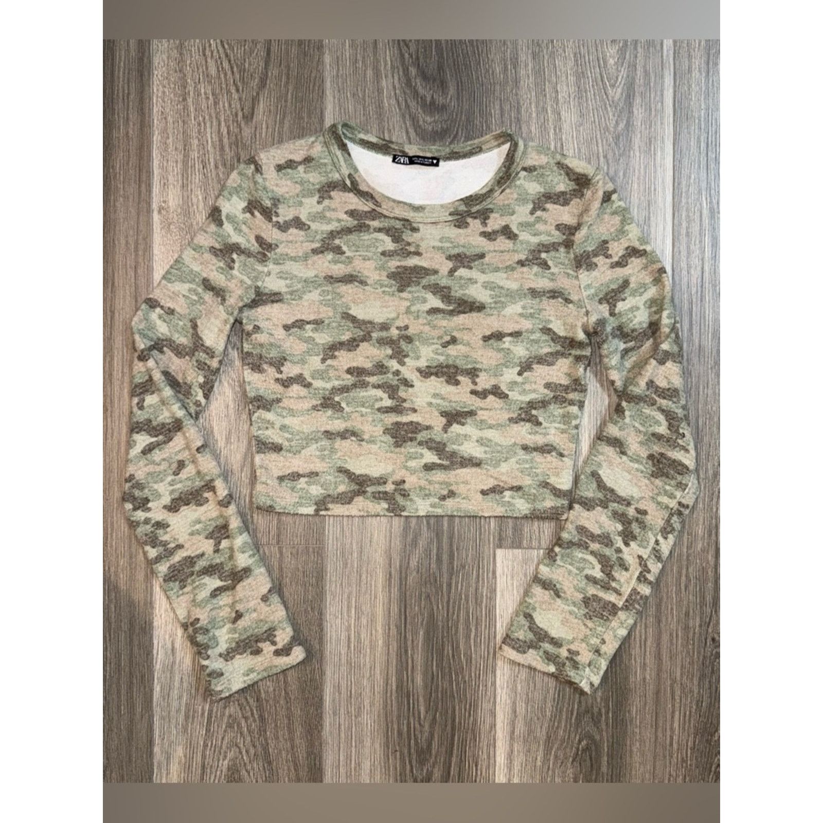 Zara Zara Soft Camo Print Crop Top Size Large Long Sleeves Size L / US 10 / IT 46 - 1 Thumbnail