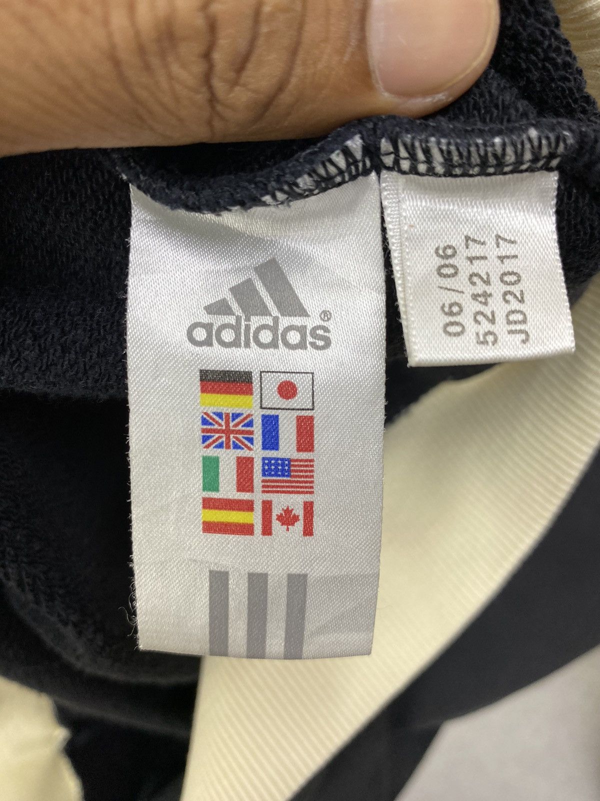 Adidas Vintage Adidas 3 Stripes Sweatshirt Jumper Crewneck Size L Size US L / EU 52-54 / 3 - 8 Thumbnail