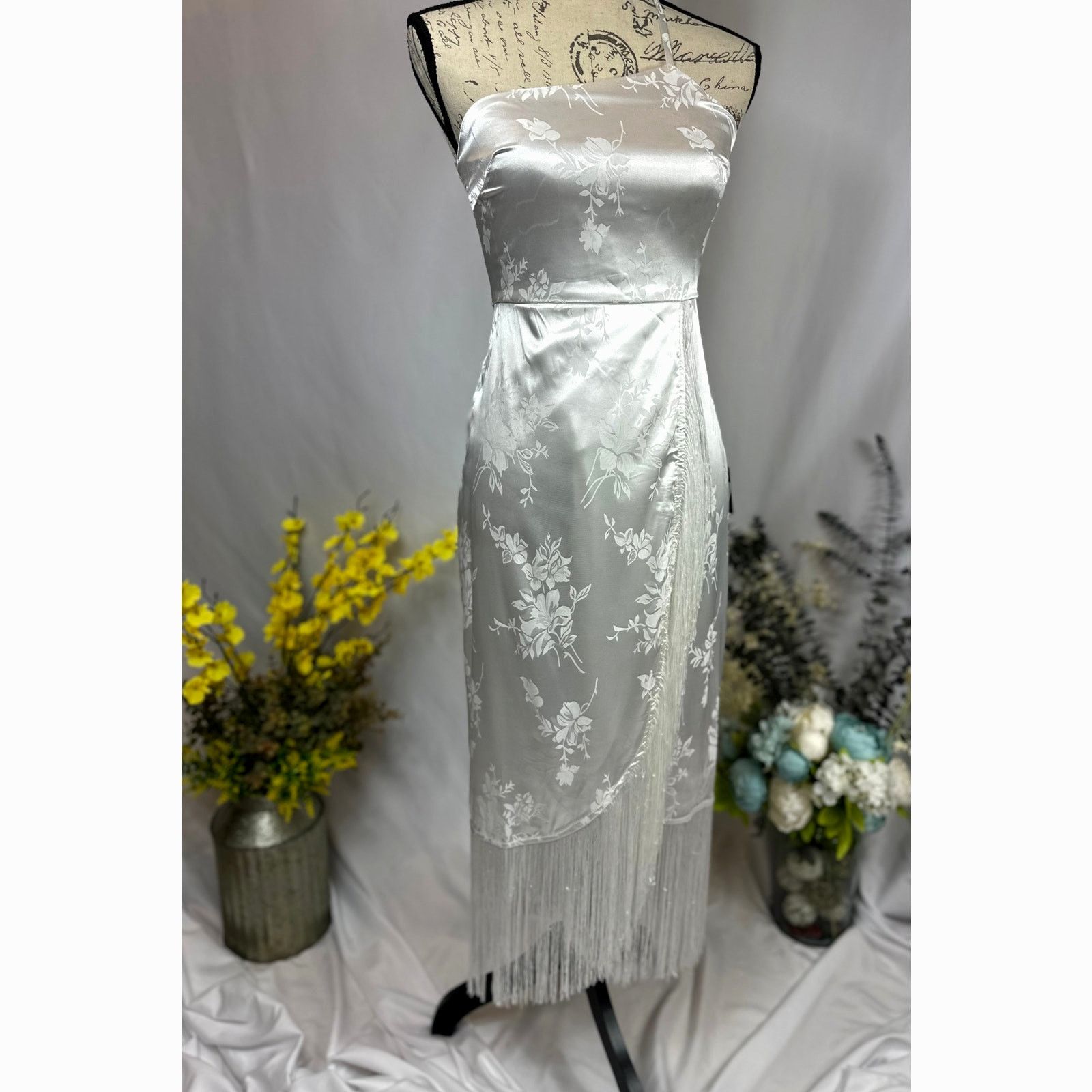Other Lulus On the Dance floor White Jacquard Fringe Midi Dress XS Size XS / US 0-2 / IT 36-38 - 4 Thumbnail