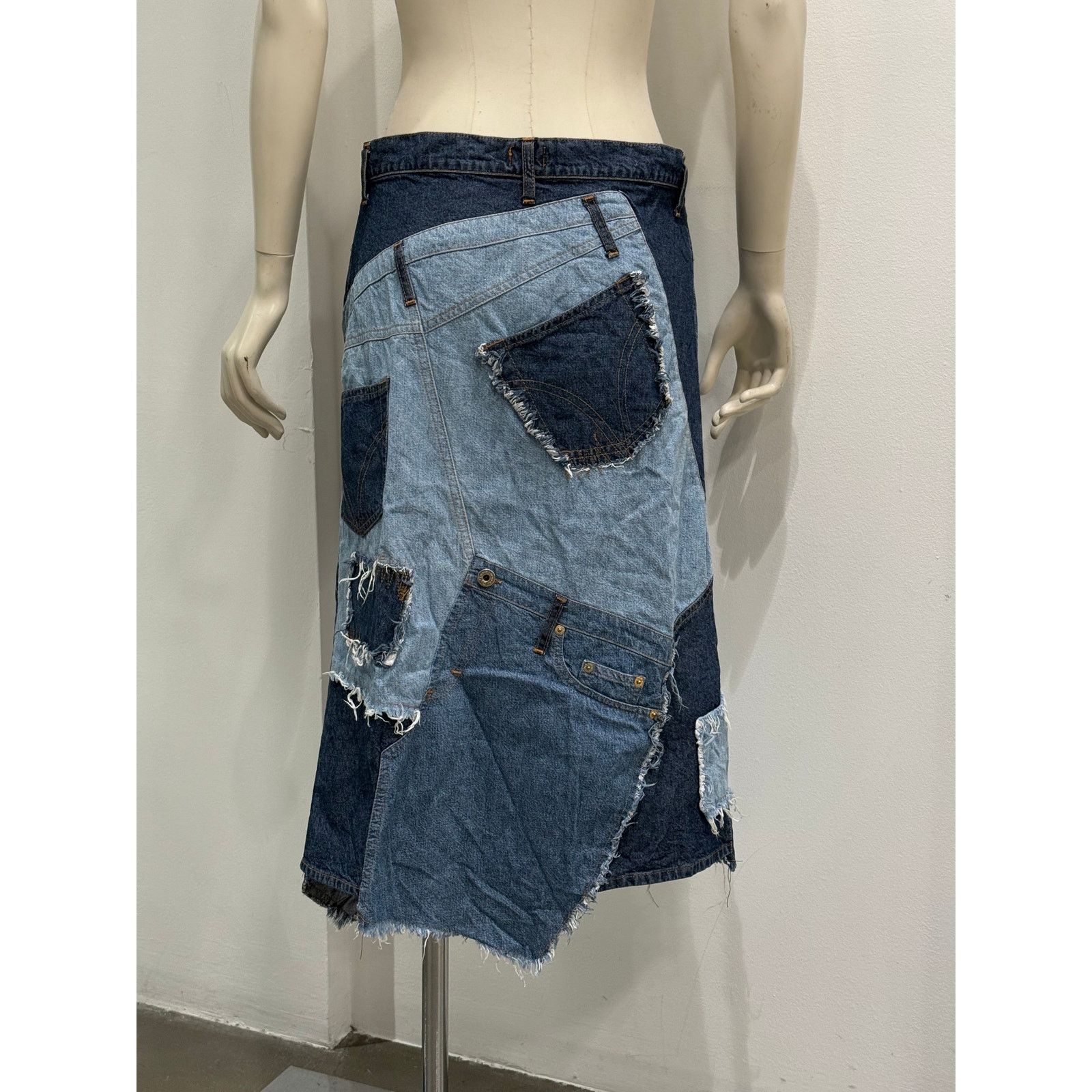 Dolce & Gabbana 2000s Dolce & Gabbana patchwork asymmetrical denim skirt Size 27" / US 4 / IT 40 - 4 Thumbnail