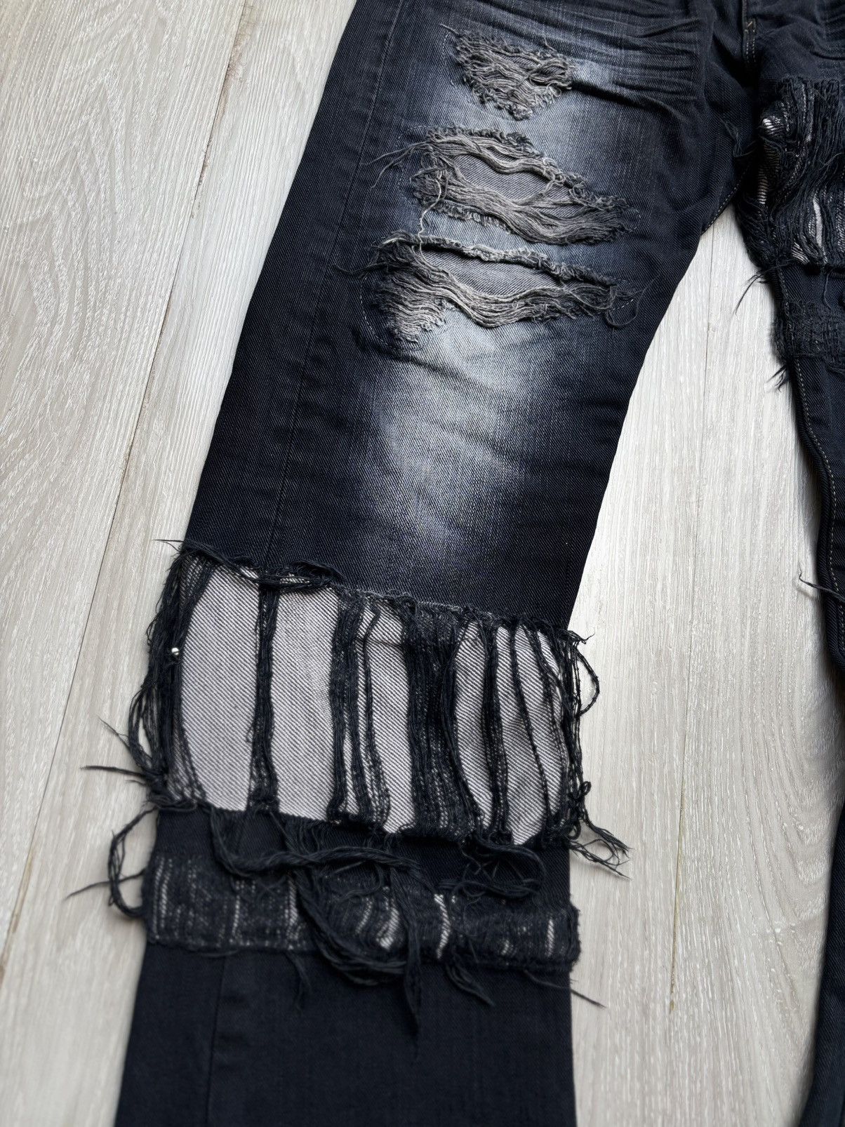 Japanese Brand LUV MAISON distressed jeans Size US 31 - 2 Thumbnail