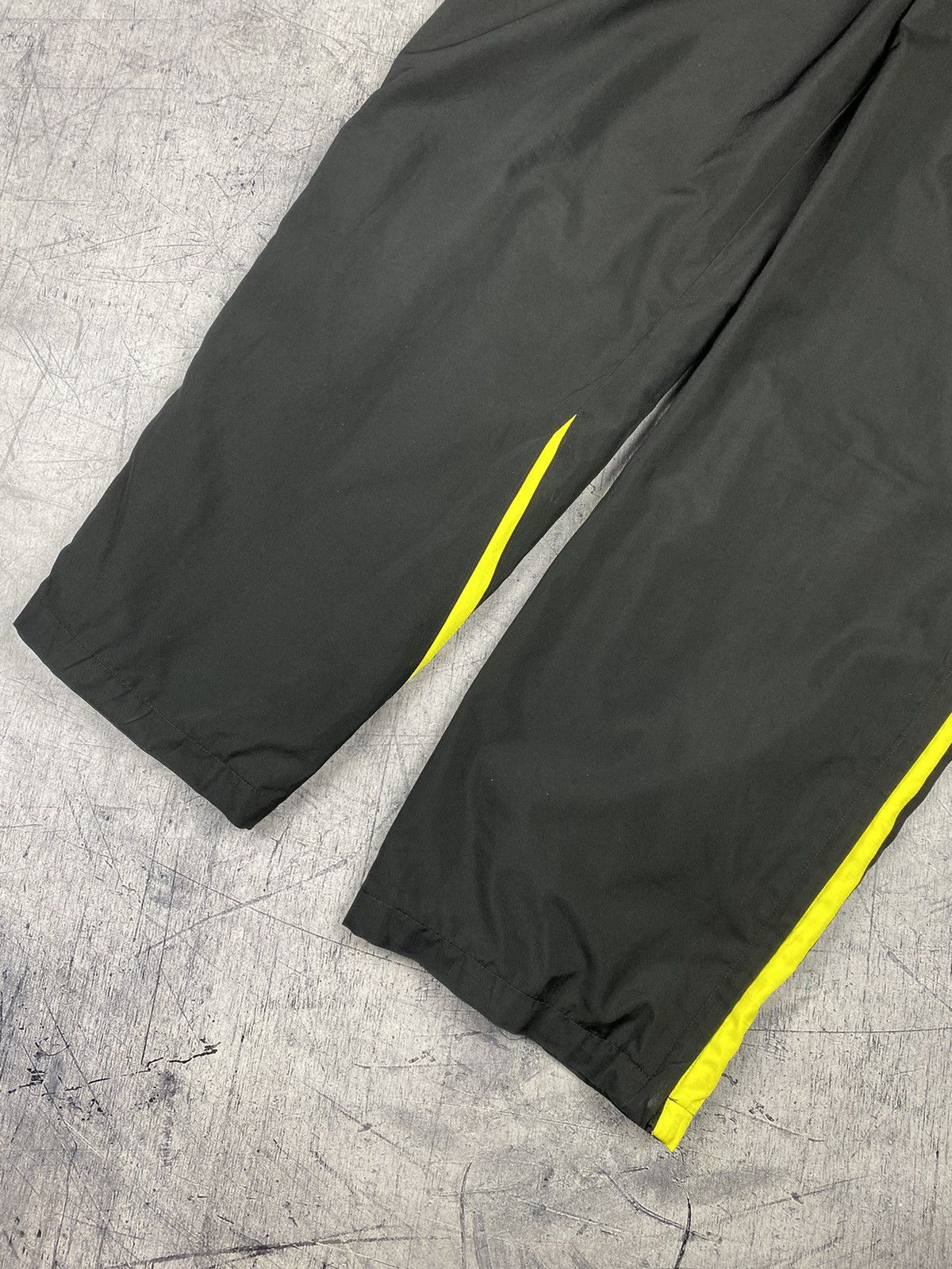 Puma × Vintage Vintage Puma Borussia Dortmund Soccer Pants Jersey Y2K Size US 34 / EU 50 - 8 Thumbnail