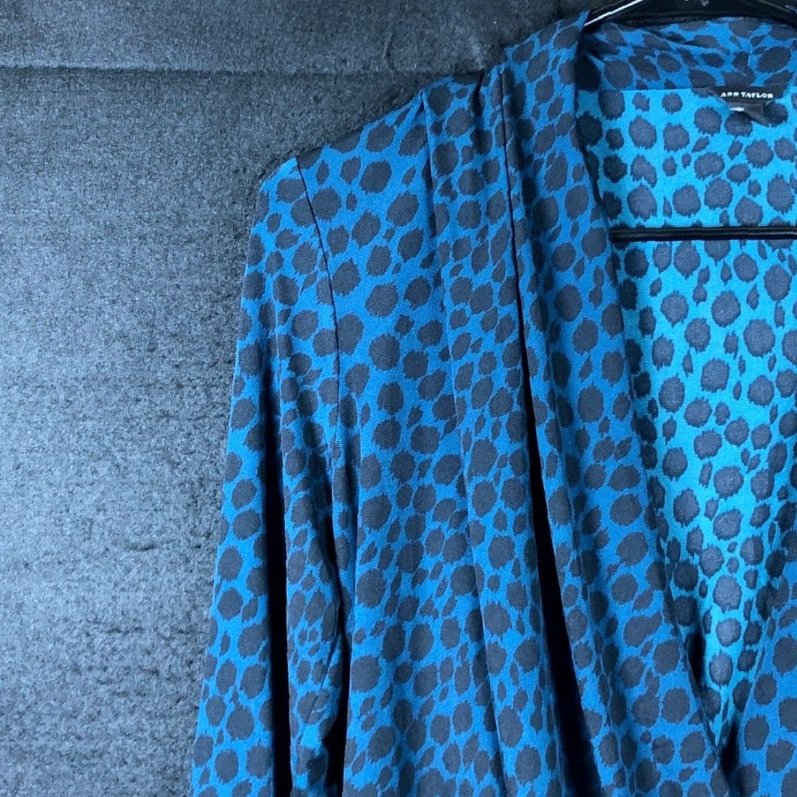 Ann Taylor VINTAGE Ann Taylor Womens Blouse Blue Black Ruched Wrap Plunge Neck Stretch Large Shirt Womens Boho Workwear New to N/A Size L / US 10 / IT 46 - 4 Thumbnail