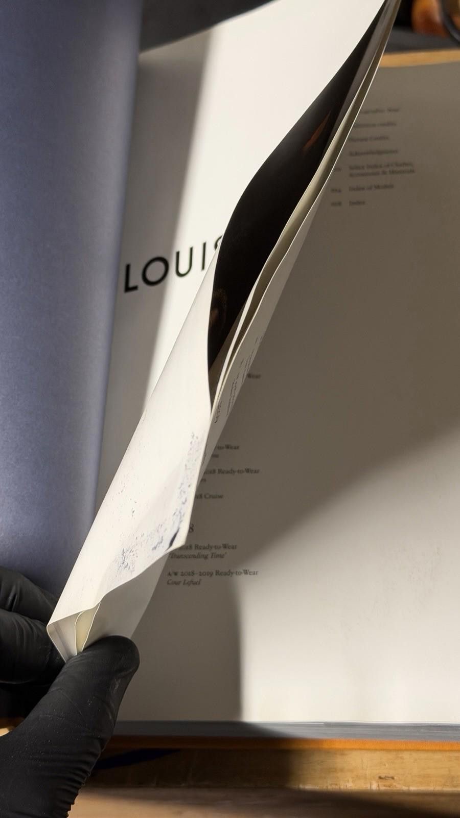 Other Louis Vuitton Catwalk Hardcover Fashion Book Yale University Size ONE SIZE - 8 Thumbnail