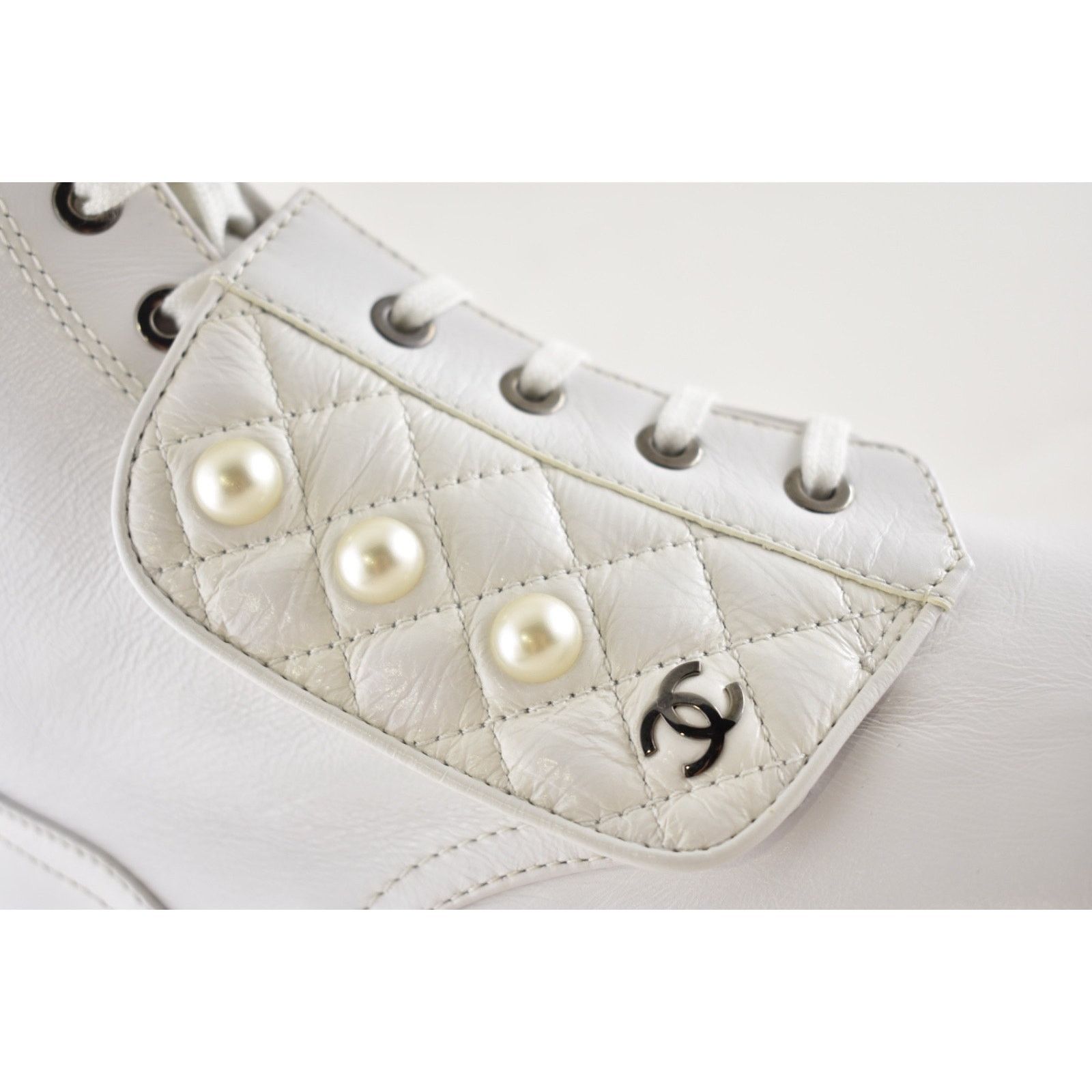 Chanel Chanel 18K White Pearl CC Chain Around Combat Lace Up Size US 7 / IT 37 - 5 Thumbnail