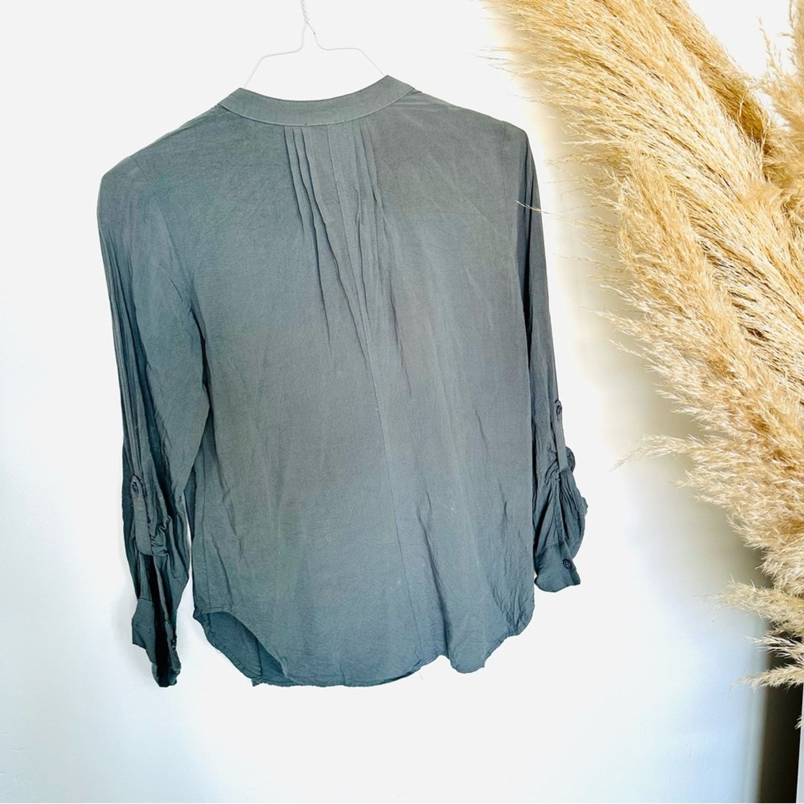 Nordstrom NORDSTROM FIRST LOVE Charcoal Grey Button Tab Blouse Shirt Size M / US 6-8 / IT 42-44 - 6 Thumbnail