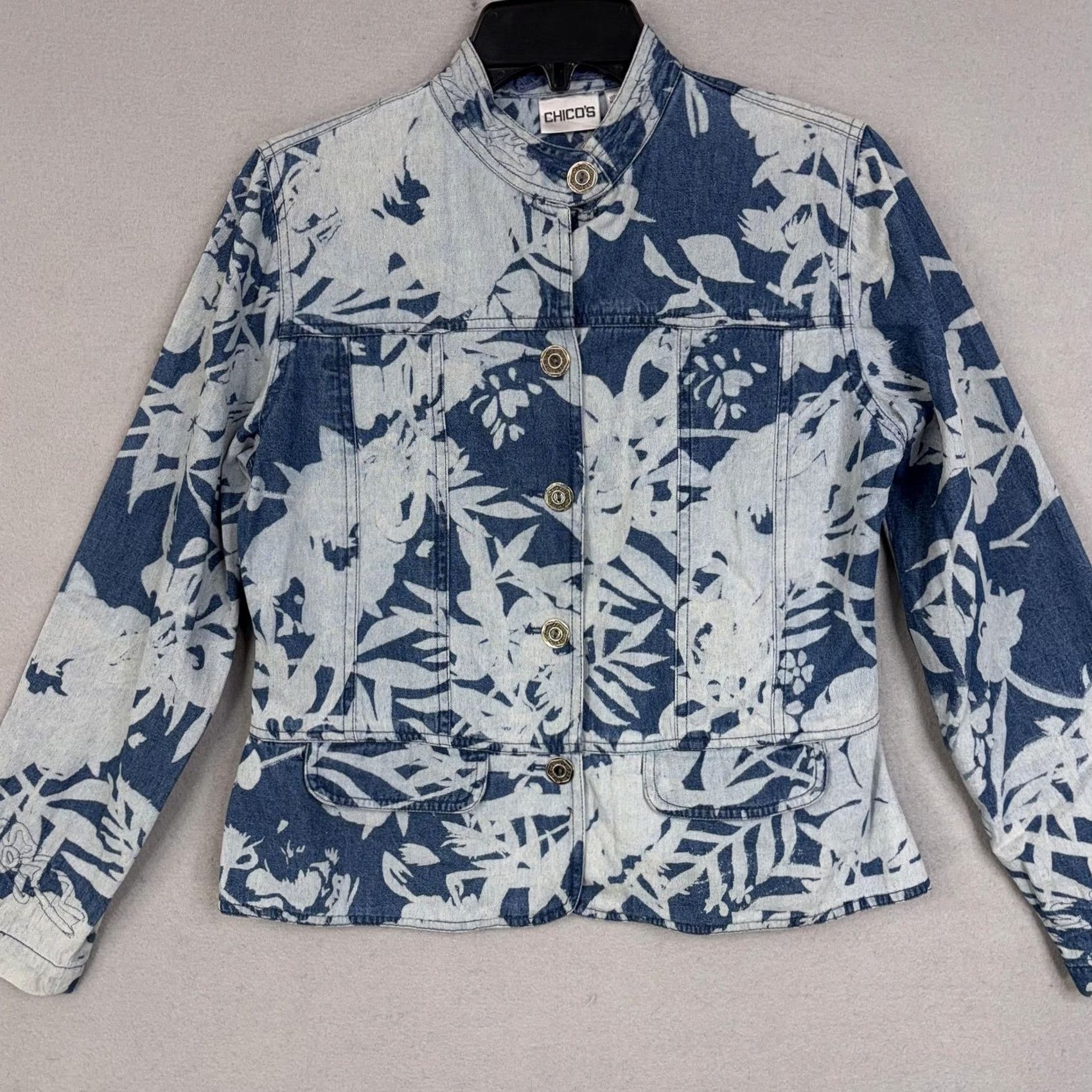 Vintage Chico's Jacket Womens S Blue Floral Denim Button Front Stand Collar Short Size S / US 4 / IT 40 - 3 Thumbnail
