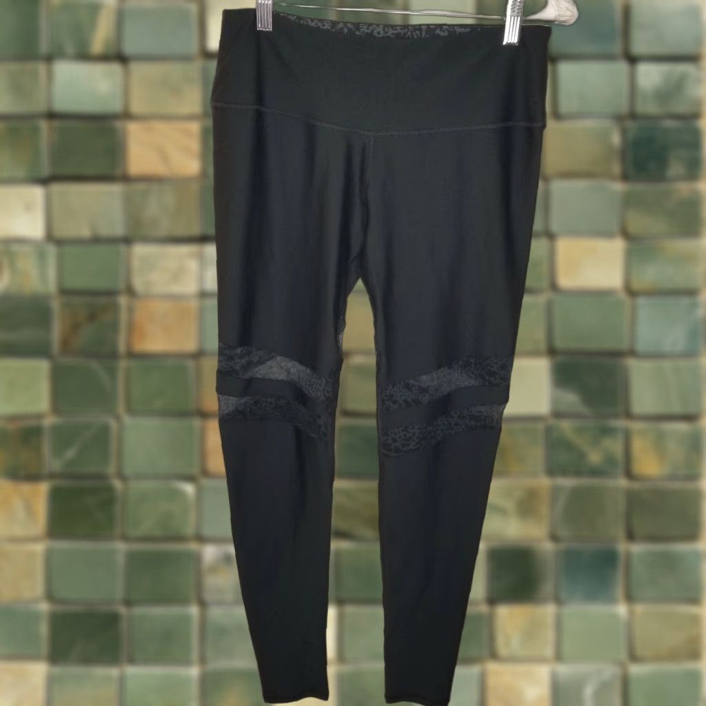 Vintage Uintah Womens Yoga Pants Size 3 Black Cheetah Compression Activewear Size 26" / US 2 / IT 38 - 1 Thumbnail