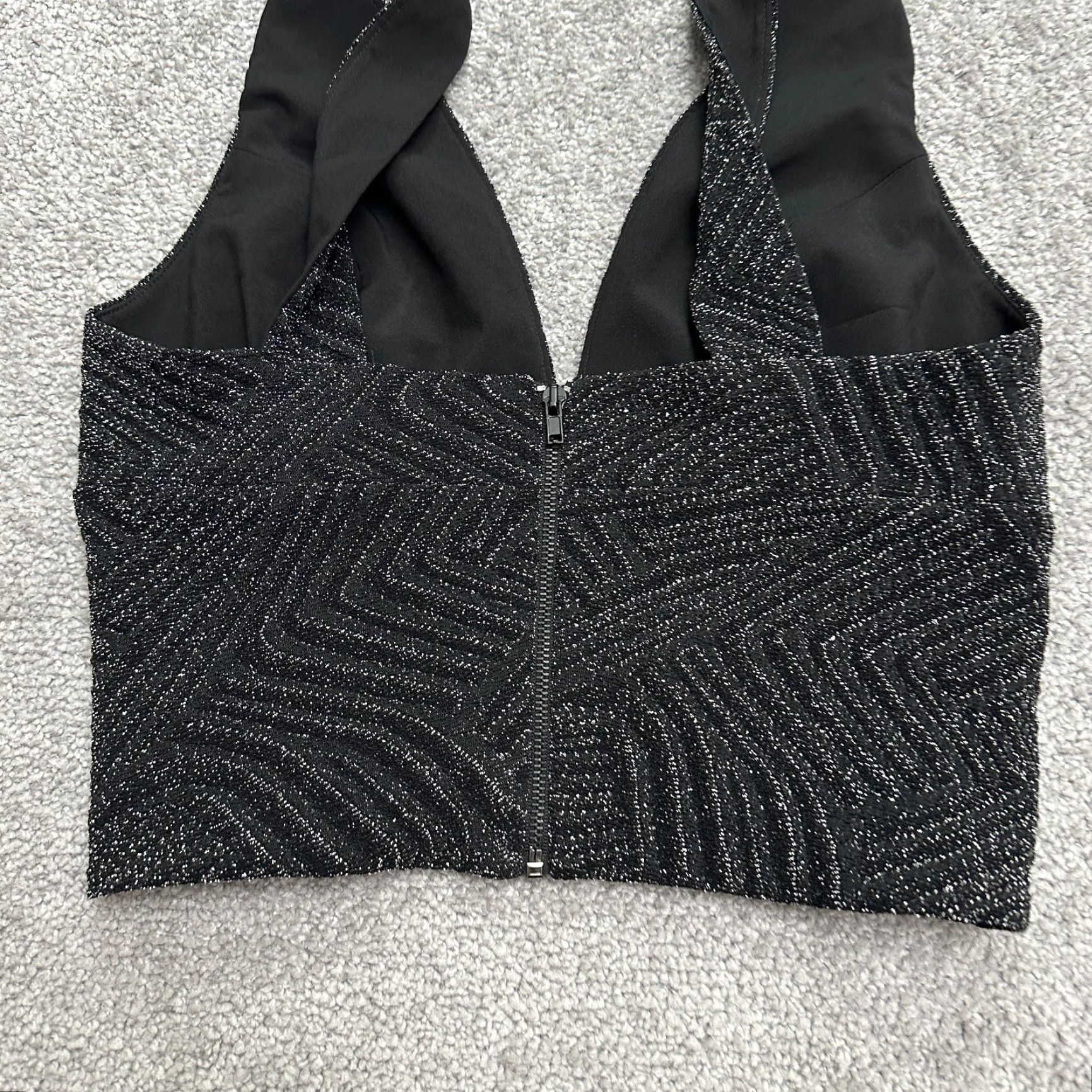 AQUA Aqua Sparkle Metallic Crop Top Women Small Black Sleeveless Tank Crop Top V-Neck Zip Zipper Casual Party/Cocktail Modern Designer 90s? Size S / US 4 / IT 40 - 4 Thumbnail