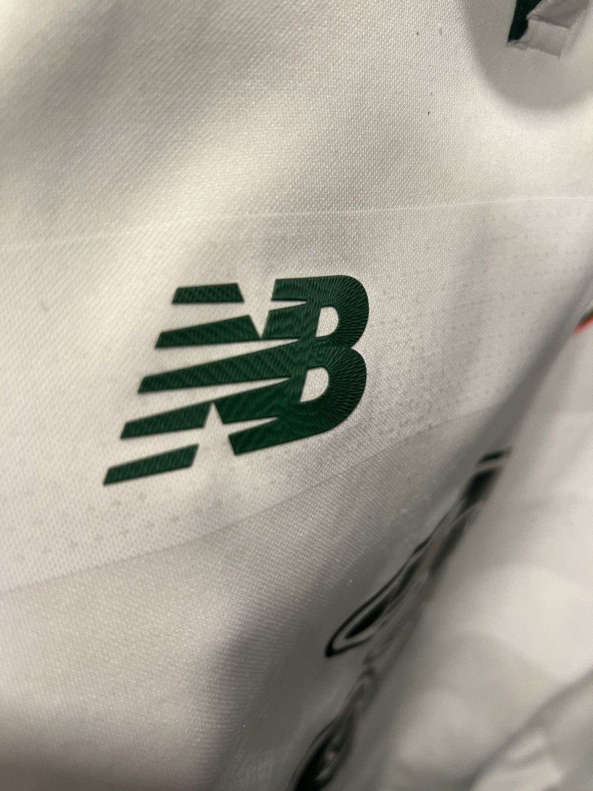 New Balance IRELAND 2017/2018 FOOTBALL SHIRT JERSEY ORIGINAL Size US M / EU 48-50 / 2 - 5 Thumbnail