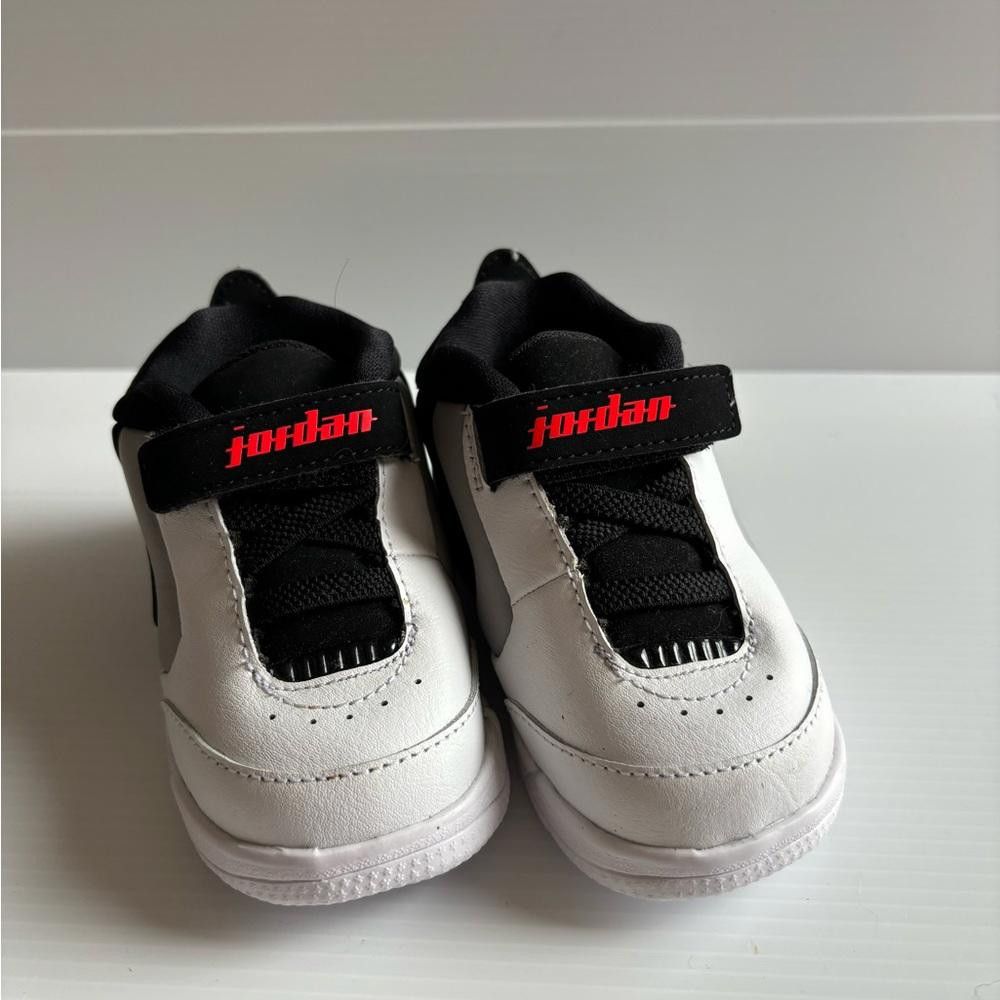 Designer Jordan toddlers sneakers Size US 5 / EU 37 - 2 Thumbnail
