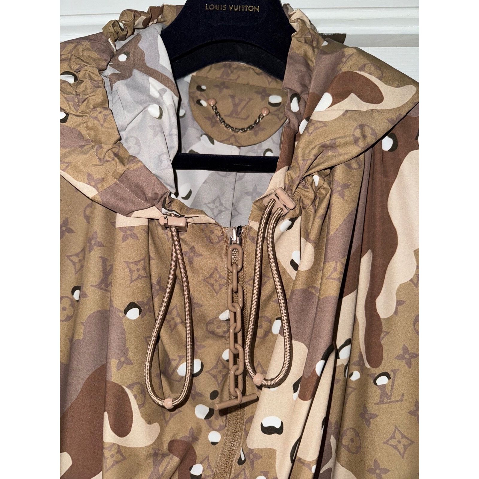 Louis Vuitton Louis Vuitton Virgil Parachute Hoodie Windbreaker Jacket 48 Size US M / EU 48-50 / 2 - 13 Thumbnail
