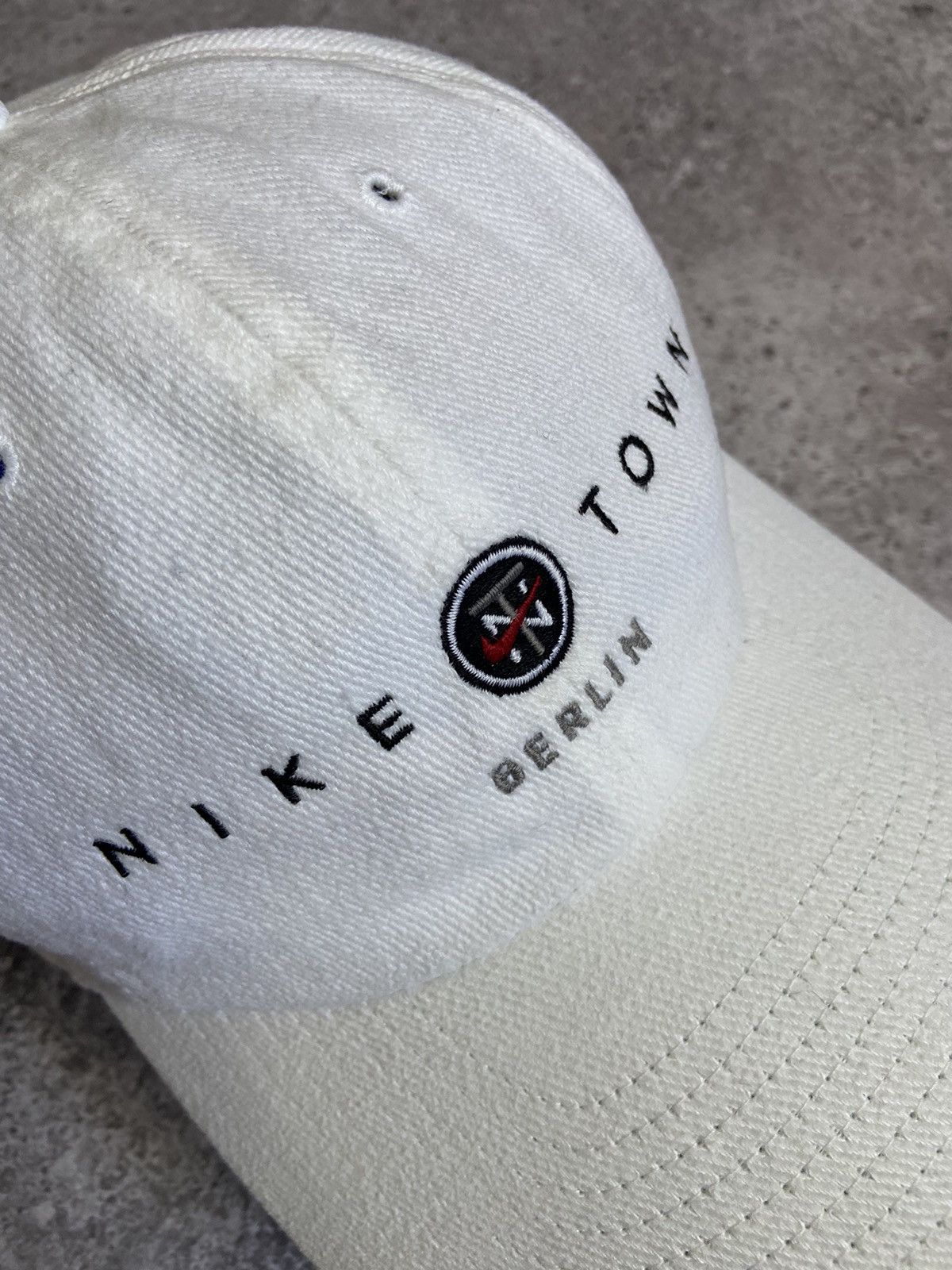 Nike Vintage Nike Town Berlin Cap 90s Hat Size ONE SIZE - 2 Thumbnail