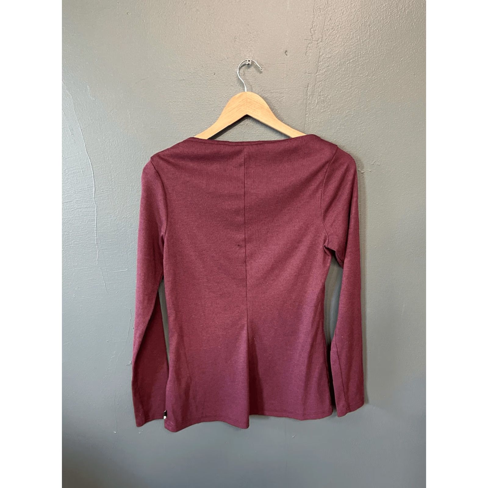 The North Face The North Face Womens Red Long Sleeve T-Shirt Round Neck Striped Size M Size M / US 6-8 / IT 42-44 - 2 Thumbnail