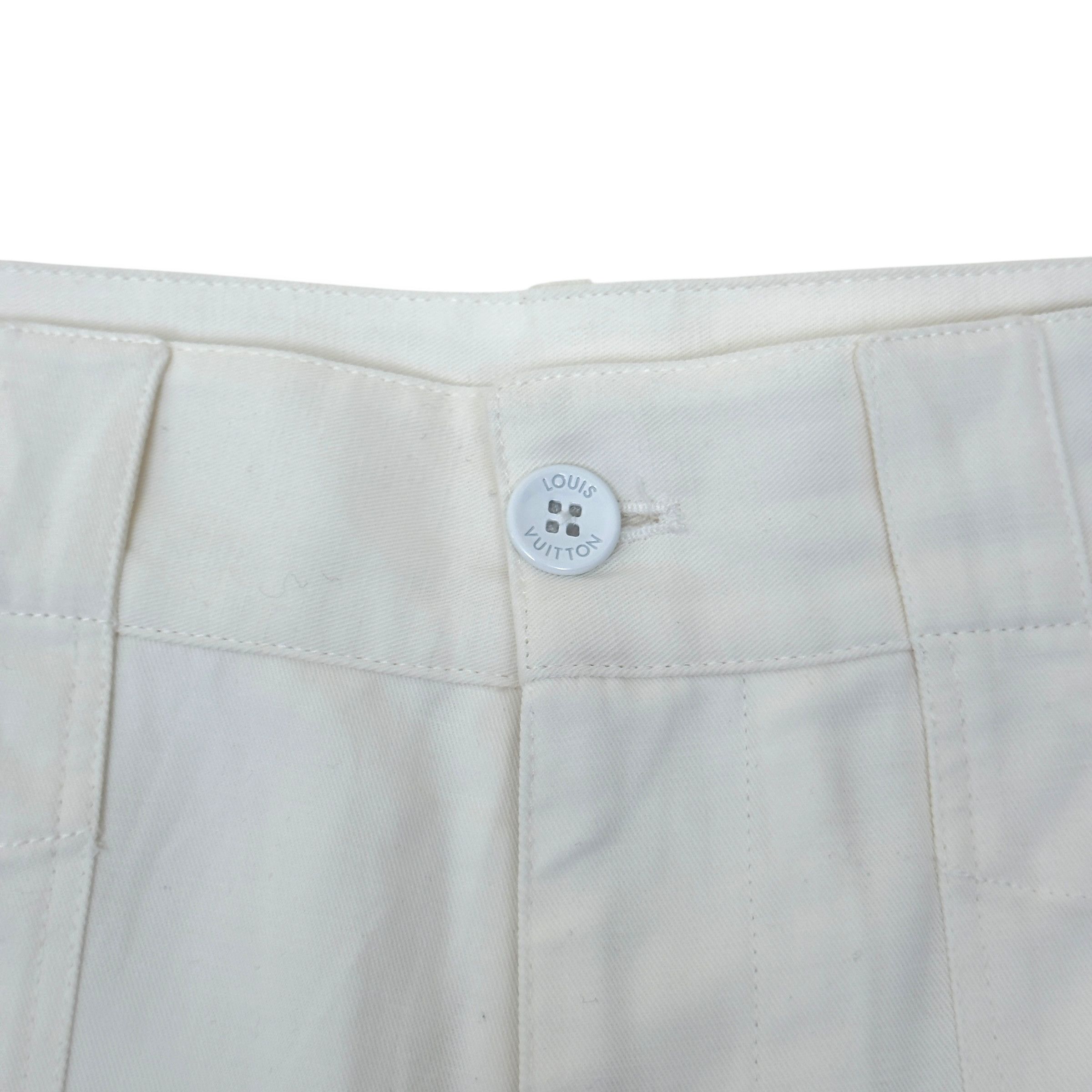Louis Vuitton LOUIS VUITTON SOFT CARGO SHORTS LUXURY WHITE 44 / L Size US 34 / EU 50 - 6 Thumbnail