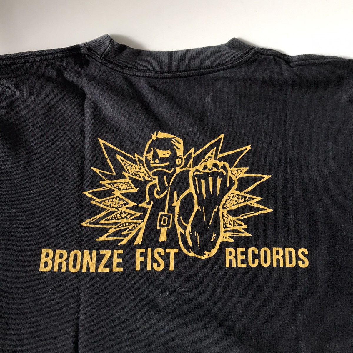 Band Tees × Vintage SKINHEAD VS PSYCHOBILLY Bronze fist Record t shirt tee black Size US M / EU 48-50 / 2 - 17 Thumbnail