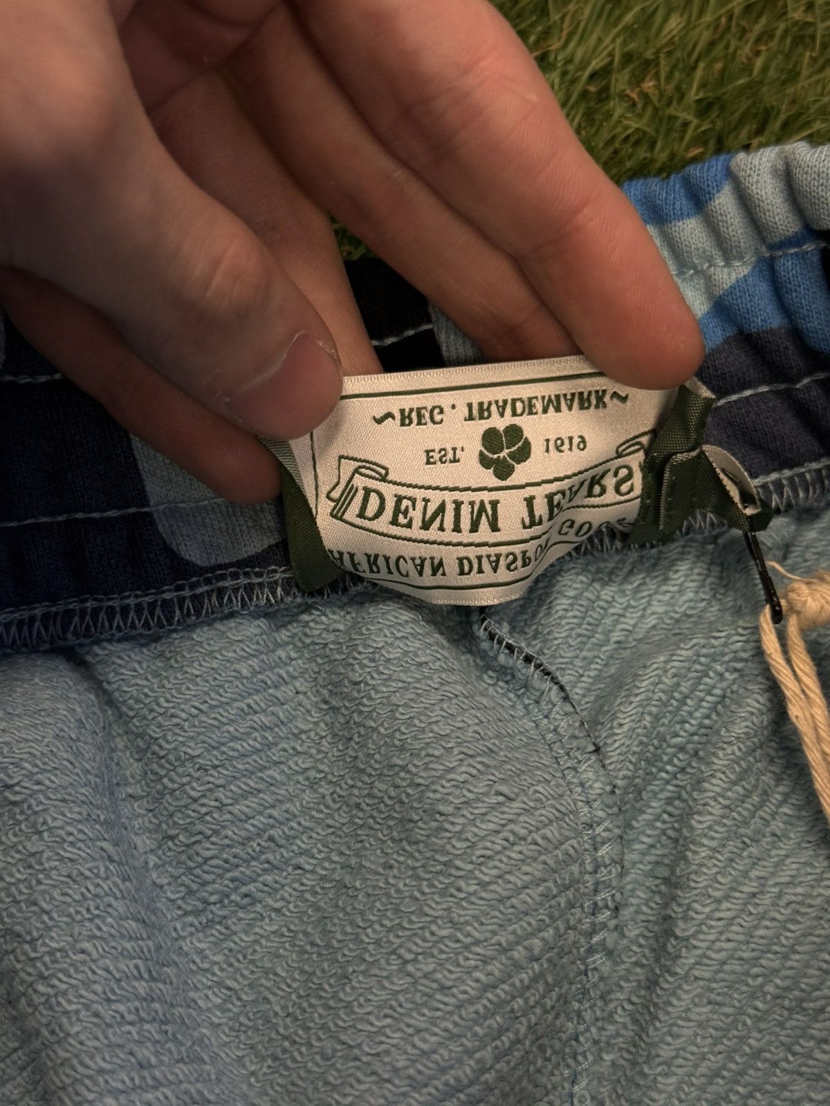 DENIM TEARS Denim Tears Cotton Wreath Camo Sweatpants Size Medium NEW Size US 31 - 7 Thumbnail