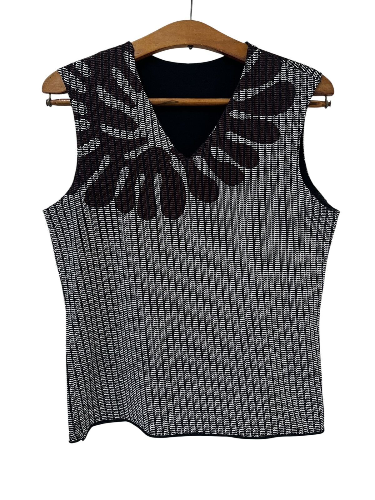 Fendi Fendi Logo Print V Neck Sleeveless Tops Size US XS / EU 42 / 0 - 2 Thumbnail