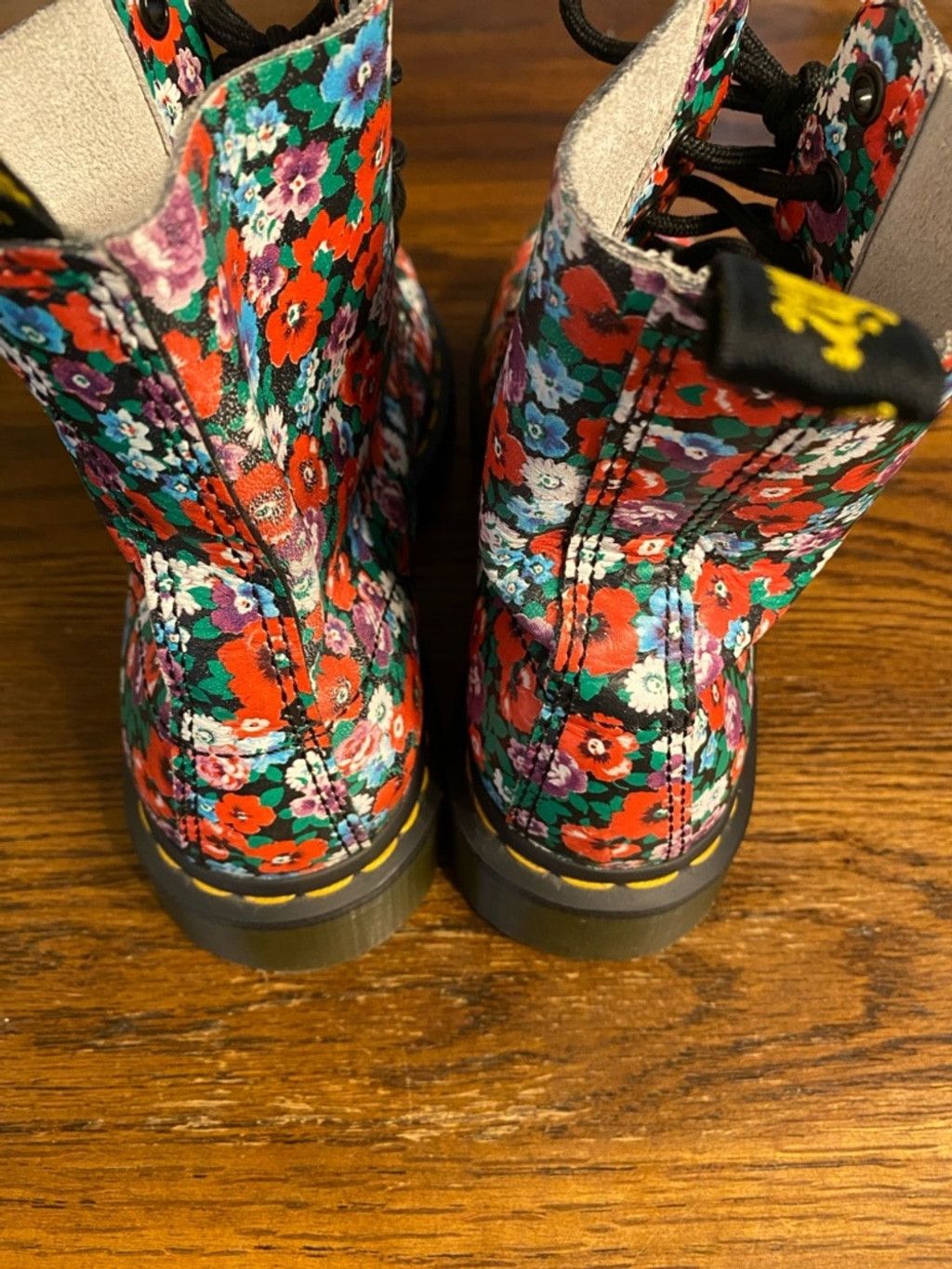 Dr. Martens Dr. Martens Floral Lace-Up Pascal Combat Boots size 7 Size US 7 / IT 37 - 6 Thumbnail