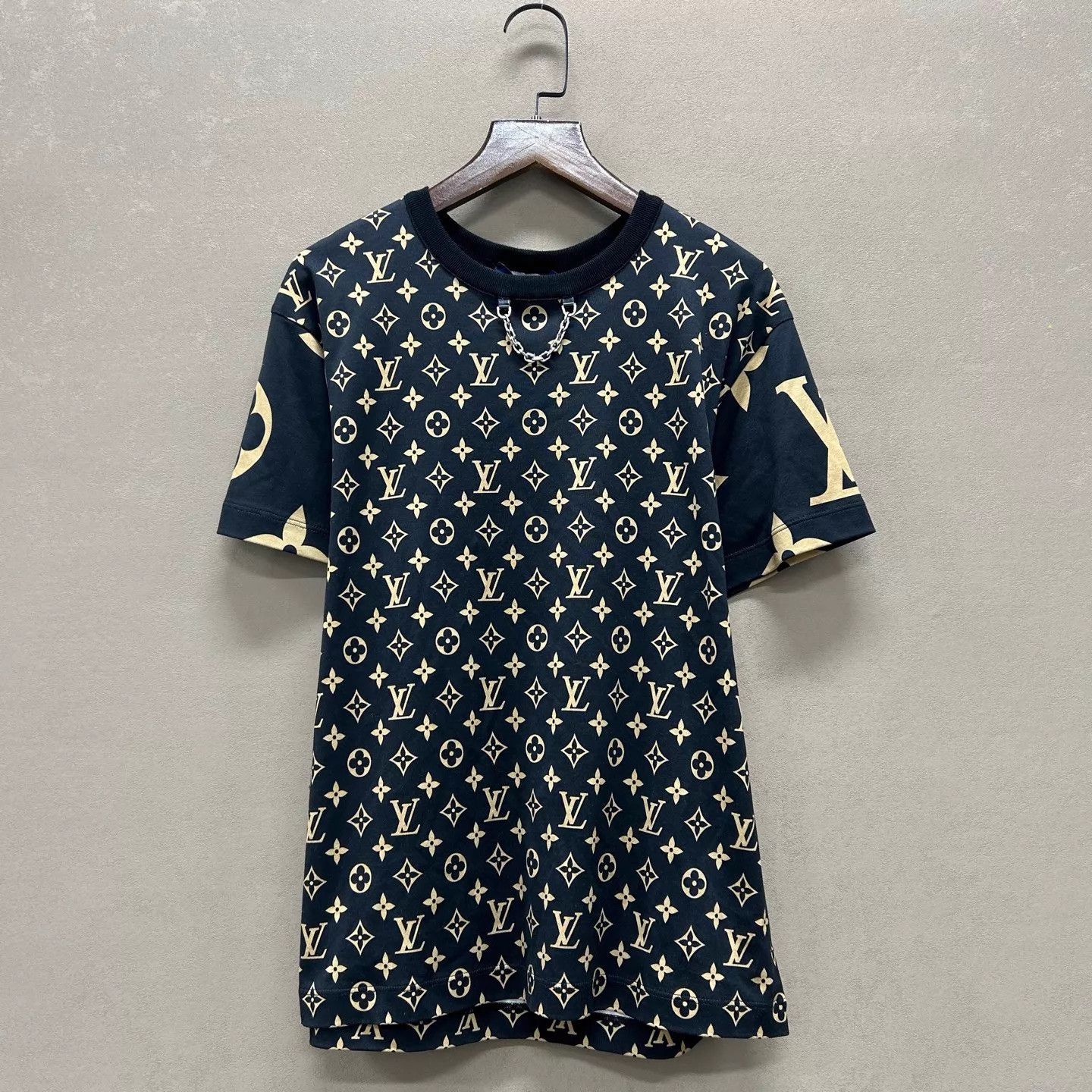 Louis Vuitton LV BNWT Black Gold Monogram AOP SS Tee S Size S / US 4 / IT 40 - 1 Thumbnail