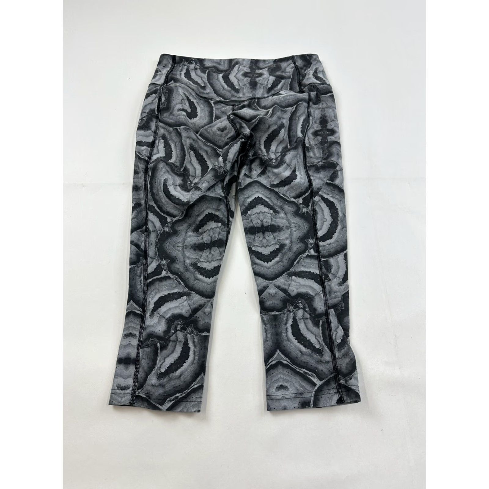 Nike Nike Leggings Women’s Small Gray Cropped Compression Pants Size 28" / US 6 / IT 42 - 2 Thumbnail