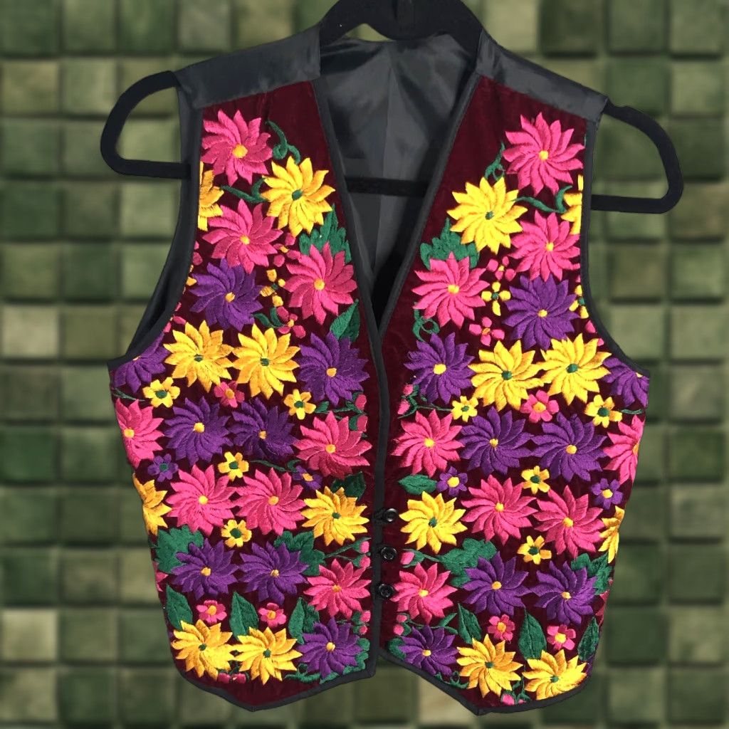 Vintage Embroidery Vest Womens Medium Purple Yellow Boho Artsy Western Flower Power Mod Vest Size M / US 6-8 / IT 42-44 - 1 Thumbnail