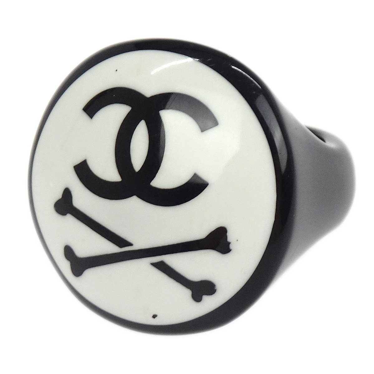 Chanel Chanel Vintage CC Bones Ring Resin Size ONE SIZE - 1 Thumbnail