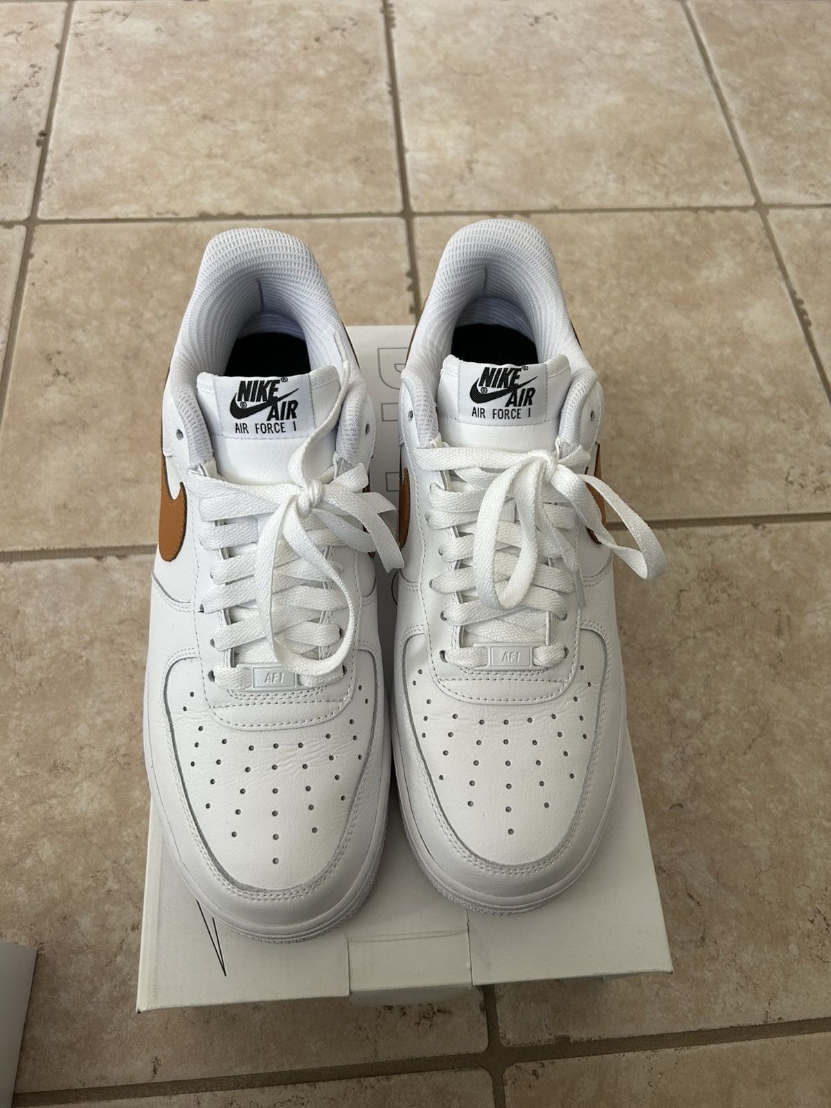 Nike NIKE AIR FORCE 1 WHITE/CURRY SZ 9.5 Size US 9.5 / EU 42-43 - 2 Thumbnail