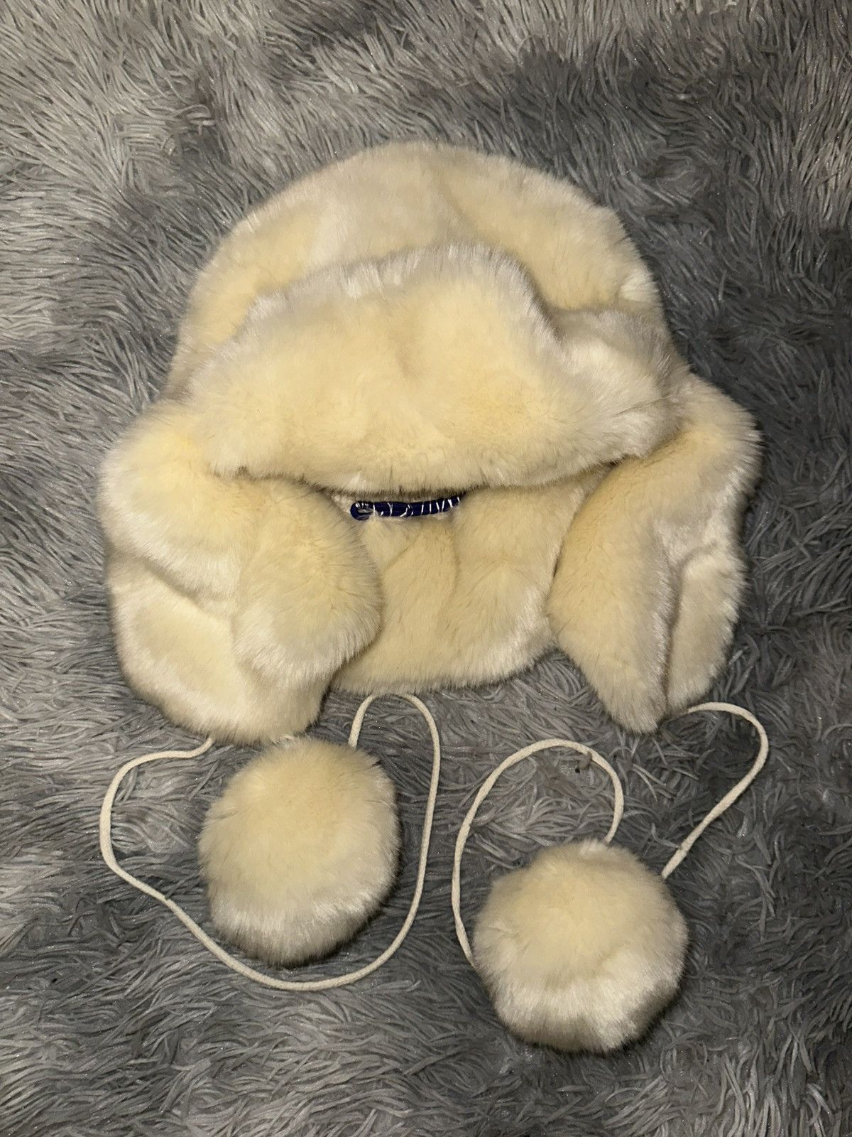 Polo Ralph Lauren Vintage Cream Fur Hat with Pom Poms – Soft Winter Piece Size ONE SIZE - 1 Thumbnail
