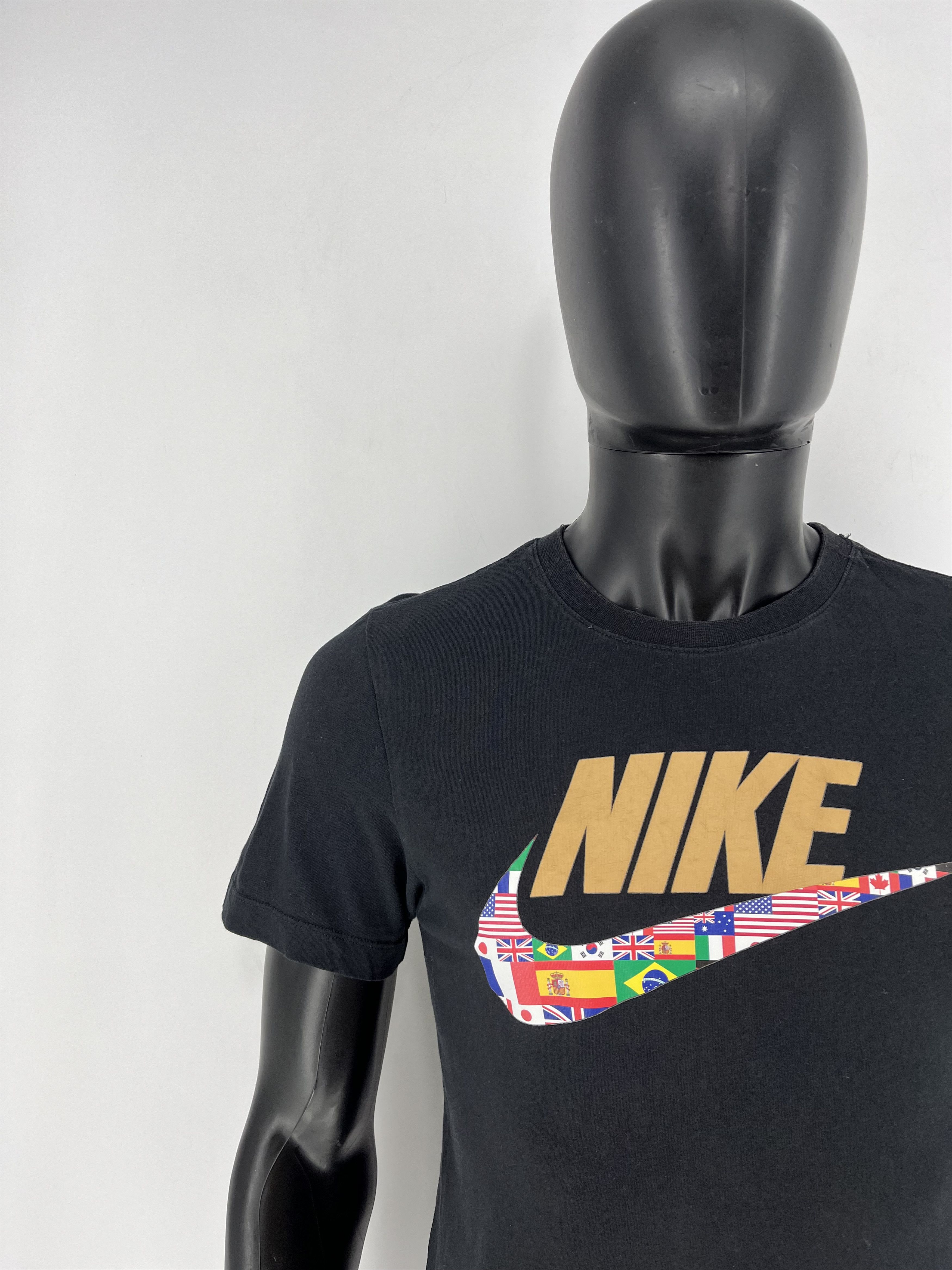 Nike Vintage Y2K Nike Center Swoosh Logo T-Shirt Size US S / EU 44-46 / 1 - 6 Thumbnail