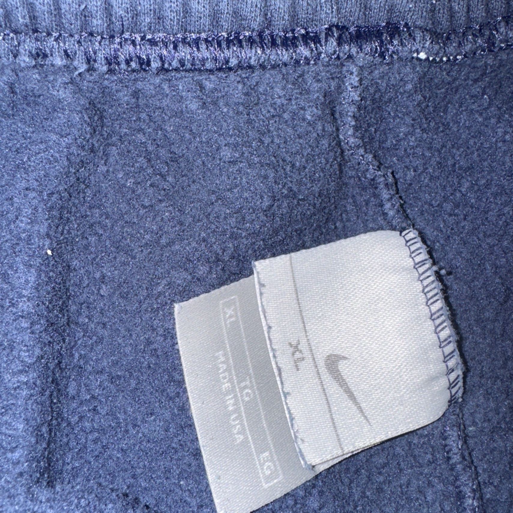 Nike VINTAGE Nike Wide Leg Sweatpants Navy Blue XL 34x32 Silver Tag Mens Regular Sweatpants Nike Wide Leg Blue 90s (if applicable) Size US 36 / EU 52 - 3 Thumbnail