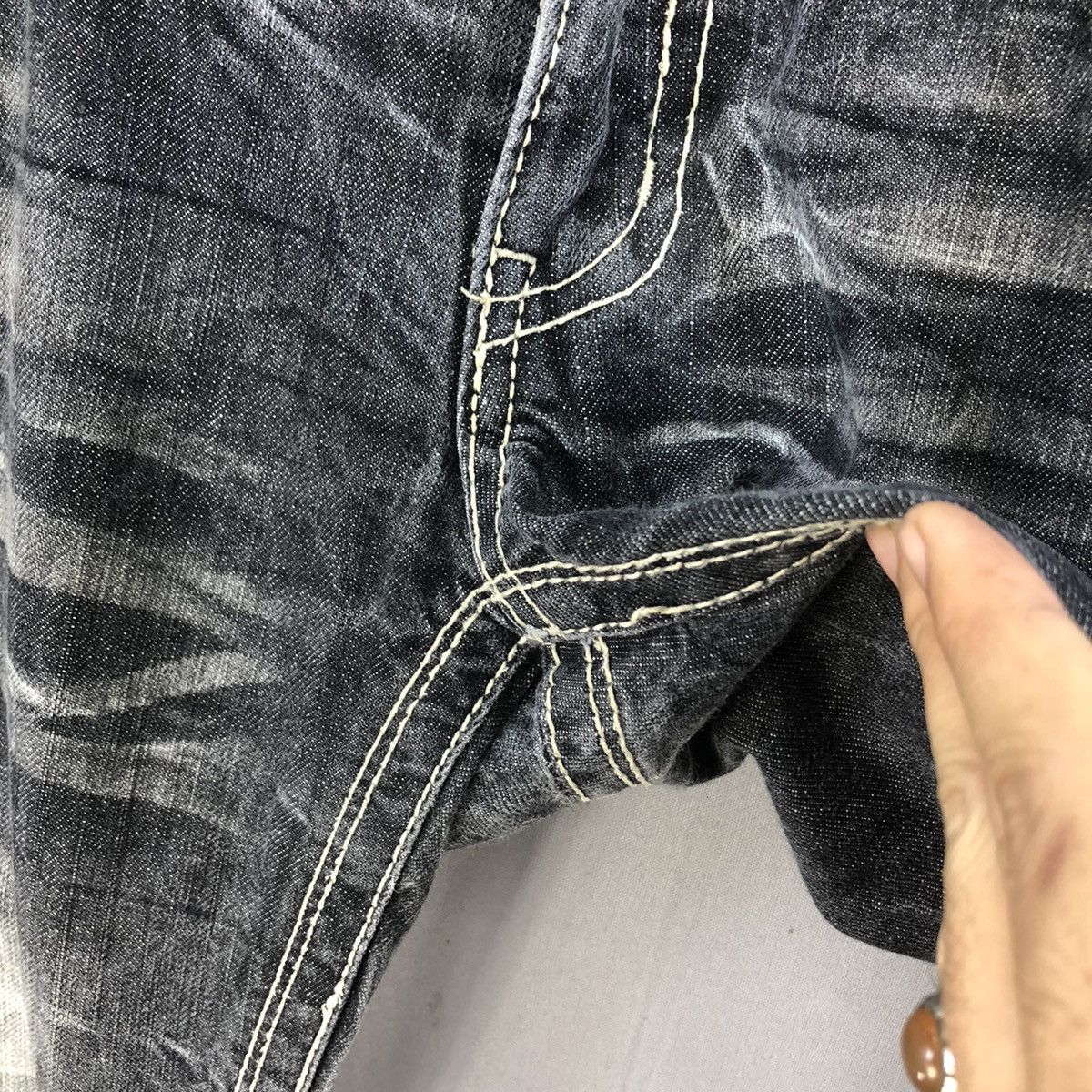 Japanese Brand Vintage 2000s Avail Crinkle Effect Dark Wash Denim -Tapered Size US 31 - 15 Thumbnail