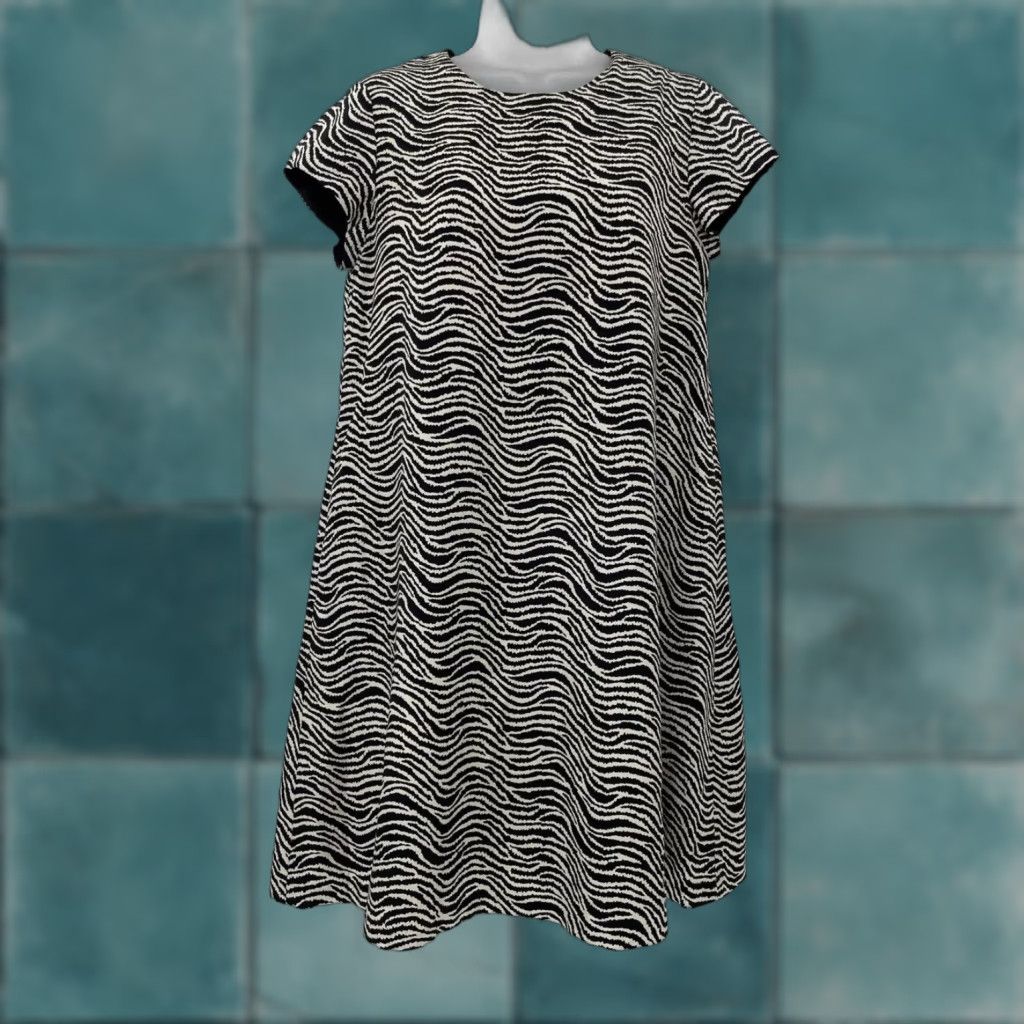 J.McLaughlin J.McLaughlin Dress Women Silk Zebra Print A-Line Knee Length Short Sleeve Black Size Small 8 Satin Lined Vintage No N/A Size M / US 6-8 / IT 42-44 - 1 Thumbnail
