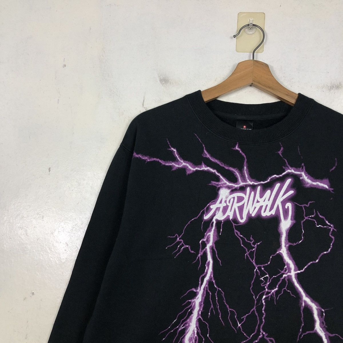Japanese Brand 📌Vintage Sweatshirt Airwalk Storm Design Big Logo Size US L / EU 52-54 / 3 - 9 Thumbnail
