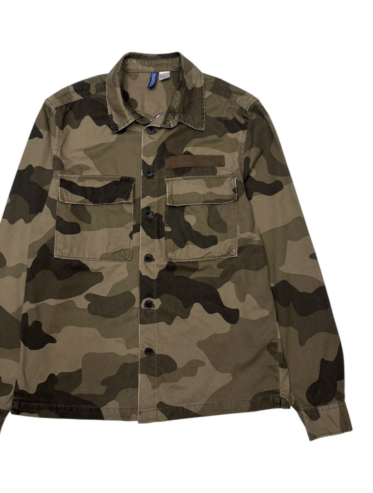 Divided × H&M VINTAGE CAMO PATTERN GOTHIC TEXT UTILITY JACKET CHROME STYLE Size US S / EU 44-46 / 1 - 5 Thumbnail