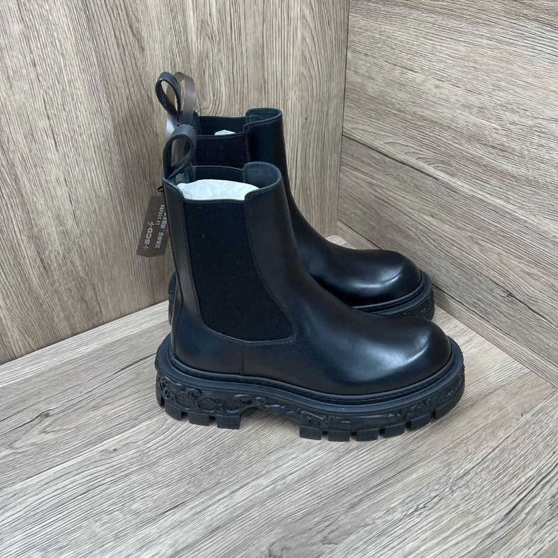 Louis Vuitton Louis Vuitton Black Chelsea Boots for Men 0079 Size US 7 / EU 40 - 1 Thumbnail