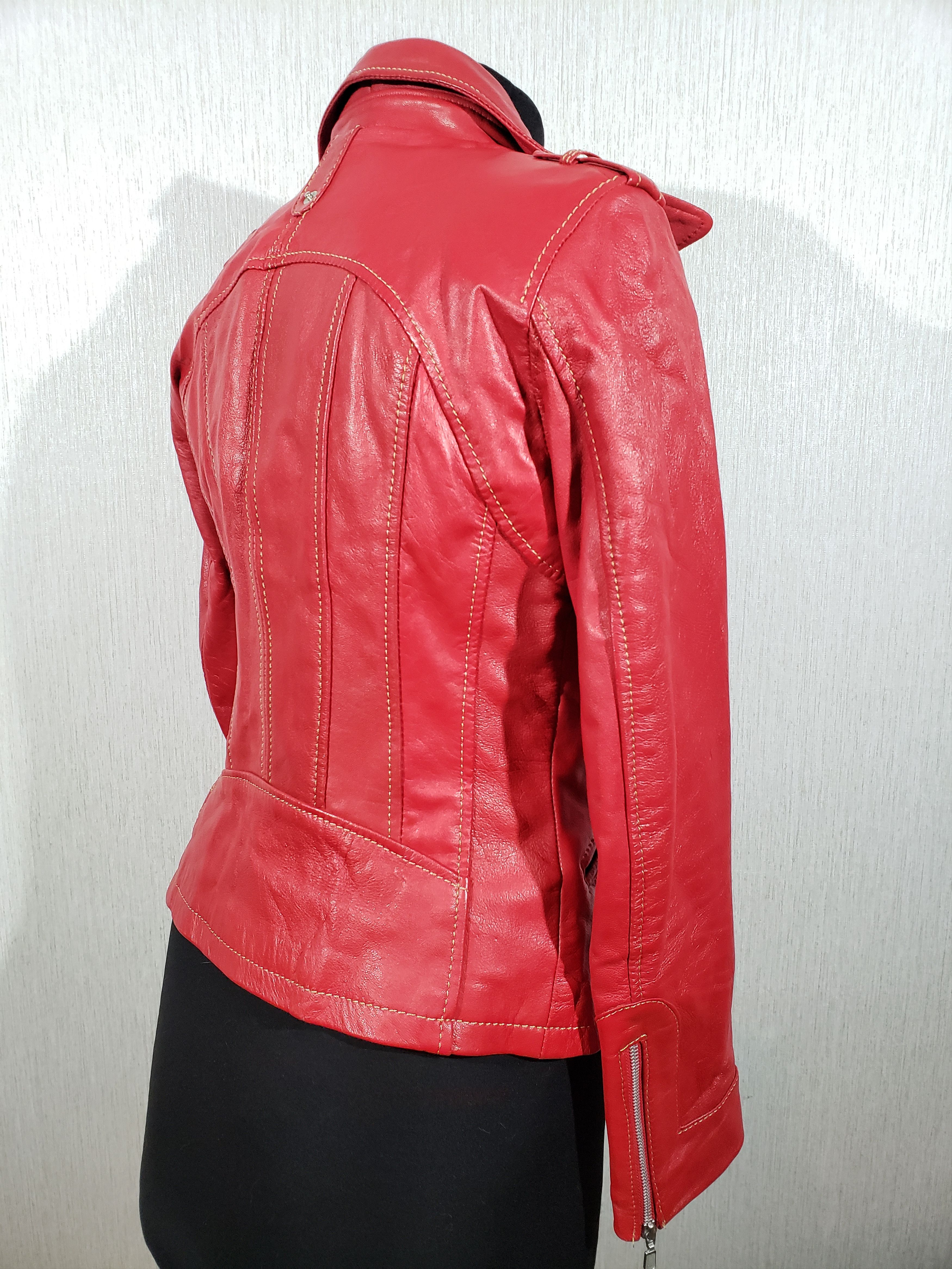 Other Stylish red leather women's jacket. Size M / US 6-8 / IT 42-44 - 5 Thumbnail