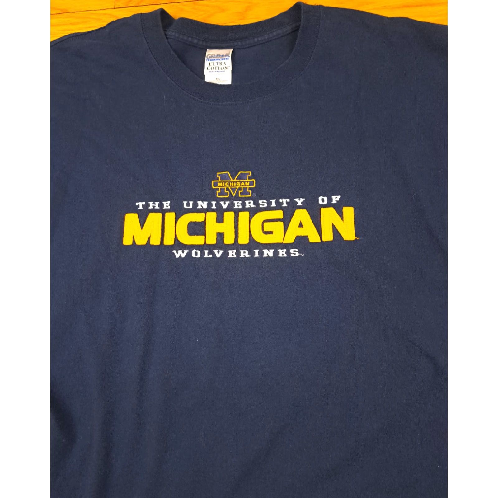Gildan VINTAGE Michigan University T-Shirt Wolverines 2XL Felt Michigan Letters Blue Men Short Sleeve 2XL University Mens Size US XXL / EU 58 / 5 - 3 Thumbnail