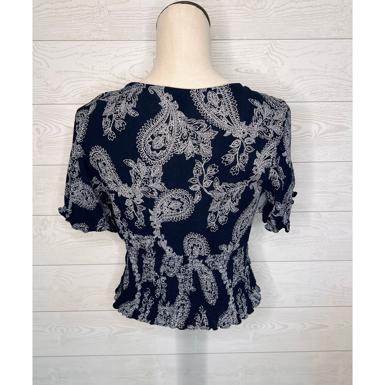 Other Paper Crane Navy Paisley flutter sleeves smocked crop top L Size L / US 10 / IT 46 - 5 Thumbnail