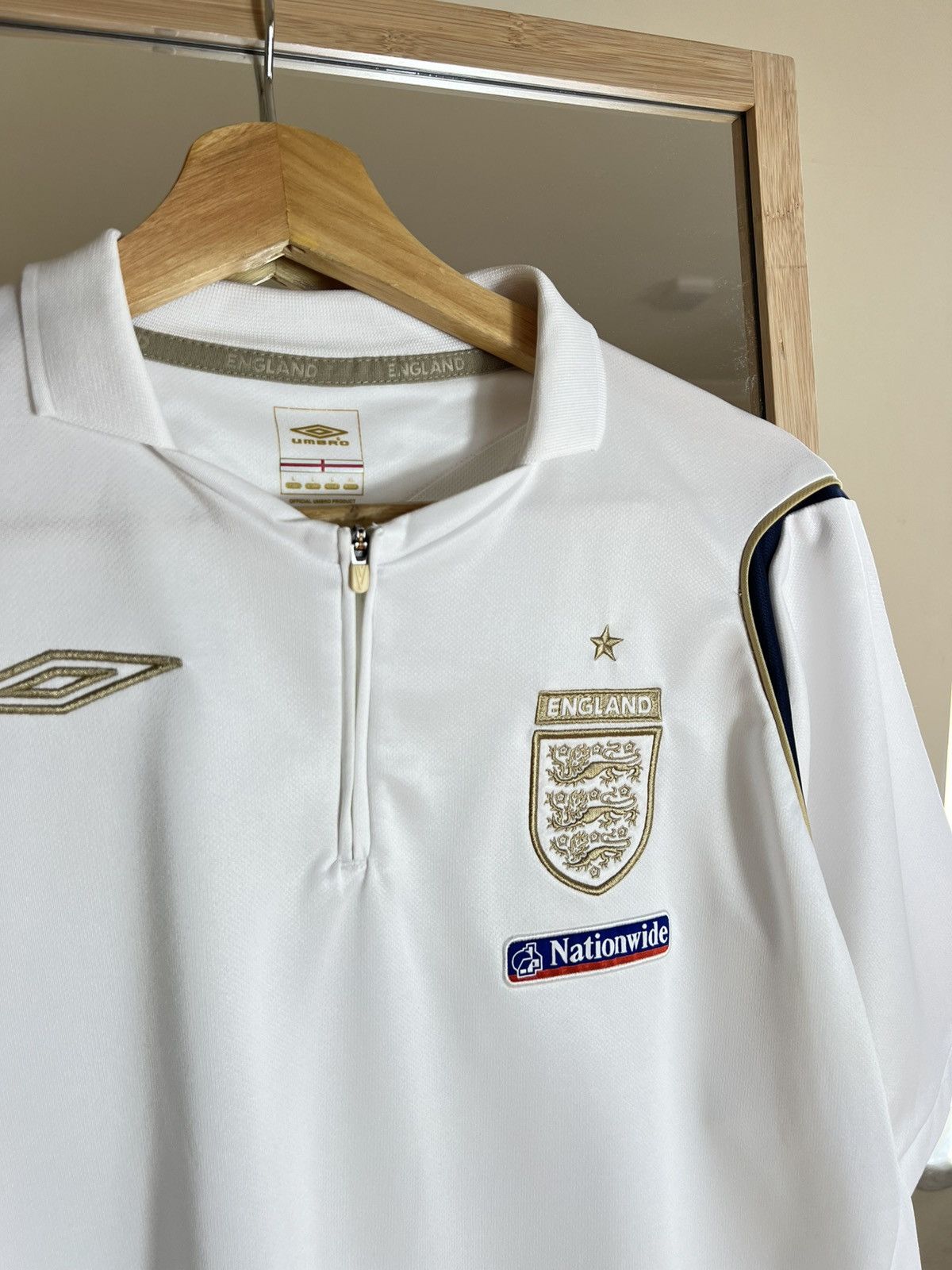Umbro 🏴󠁧󠁢󠁥󠁮󠁧󠁿England National Team Umbro Jersey Nationwide Sponsor 2000S Size US L / EU 52-54 / 3 - 4 Thumbnail