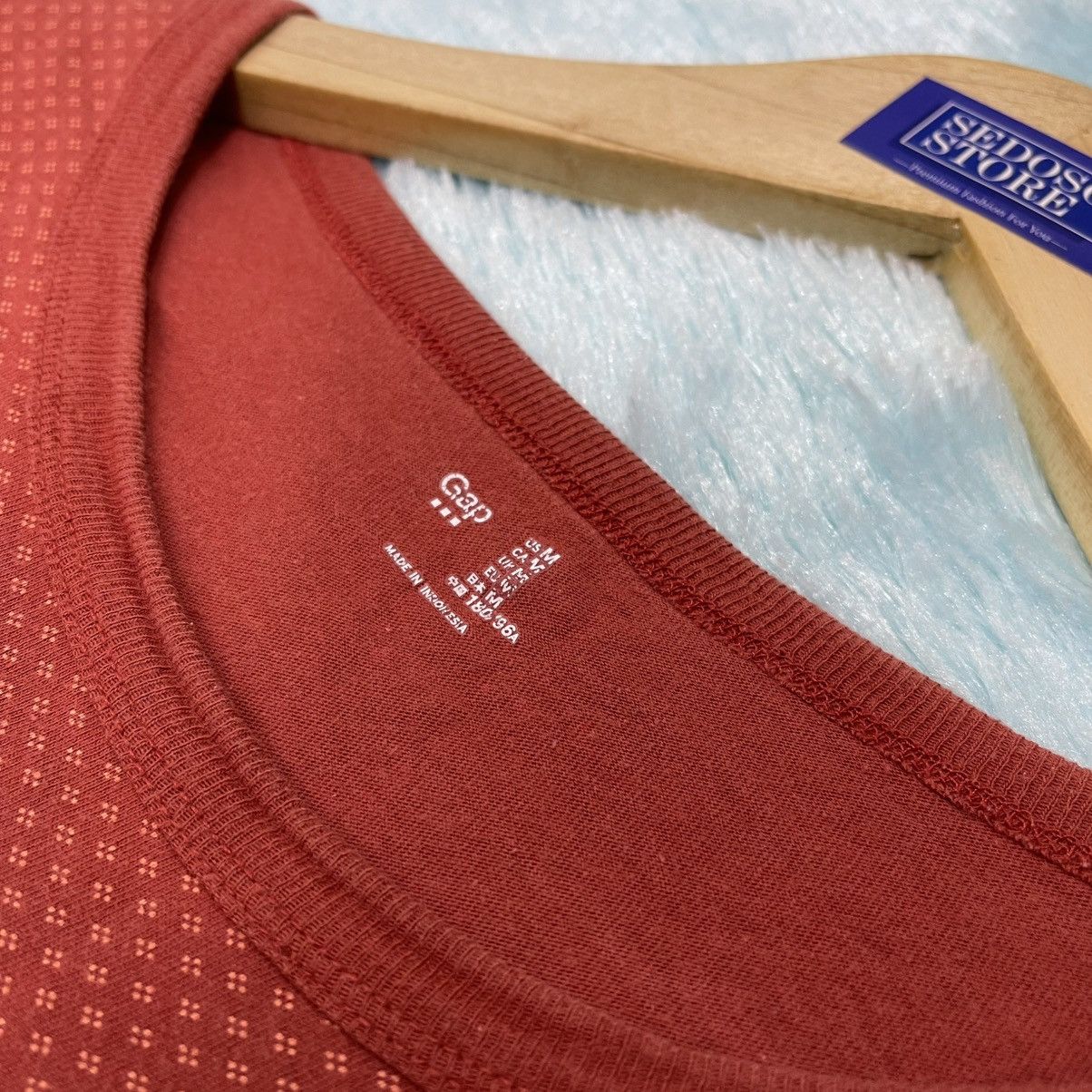 Gap Women's GAP Red T-Shirt with Subtle Polkadot Pattern Size M / US 6-8 / IT 42-44 - 5 Thumbnail