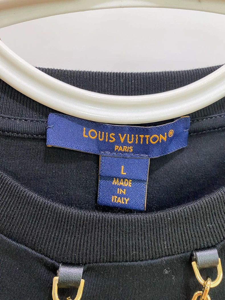Louis Vuitton Louis Vuitton black logo letters on the chest short sleeve Size US L / EU 52-54 / 3 - 3 Thumbnail