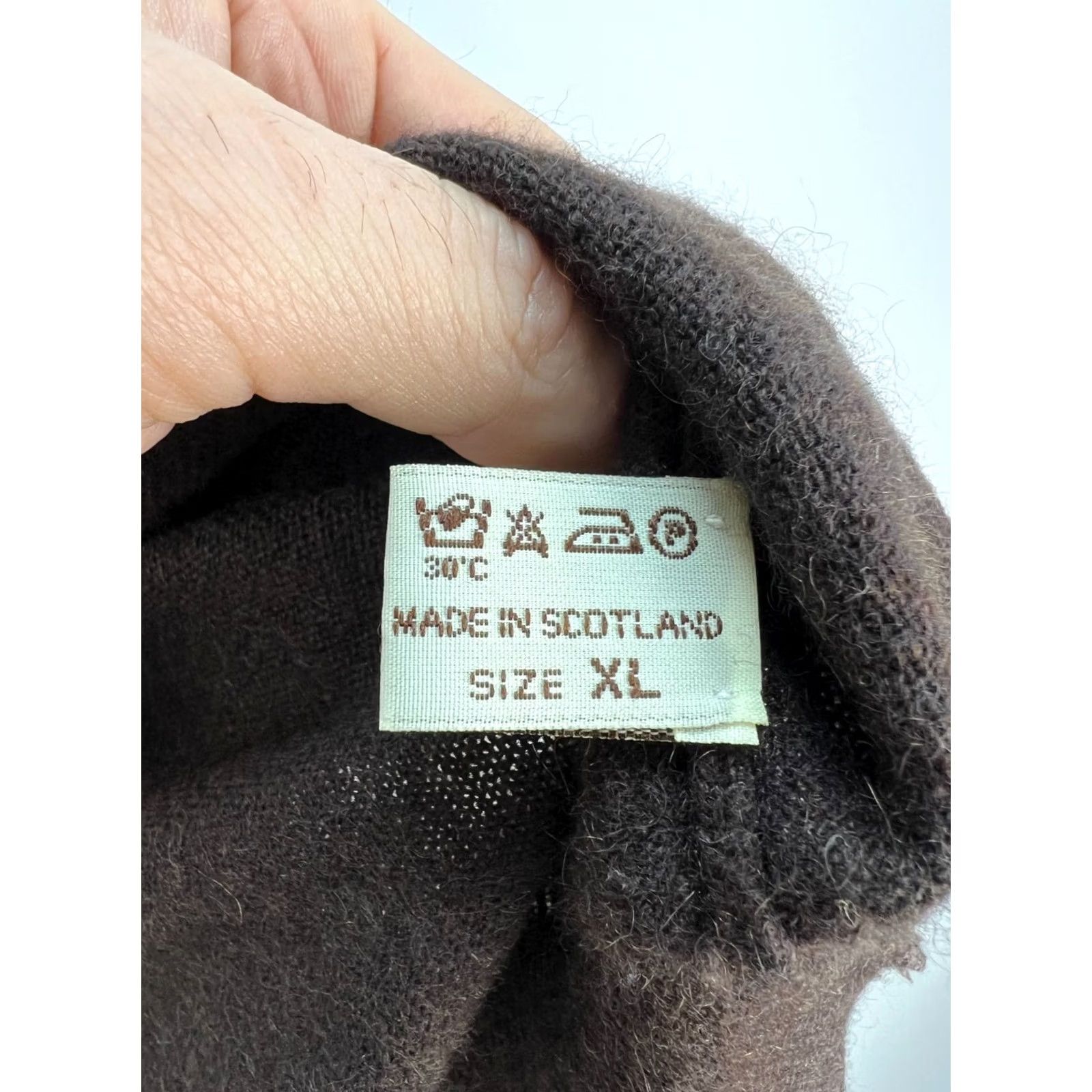 Barrie BARRIE Women 100% Pure Cashmere V-Neck Jumper Dark Brown XL Sweater Wool Knit Pullover Vintage Women’s Size XL Size XL / US 12-14 / IT 48-50 - 4 Thumbnail