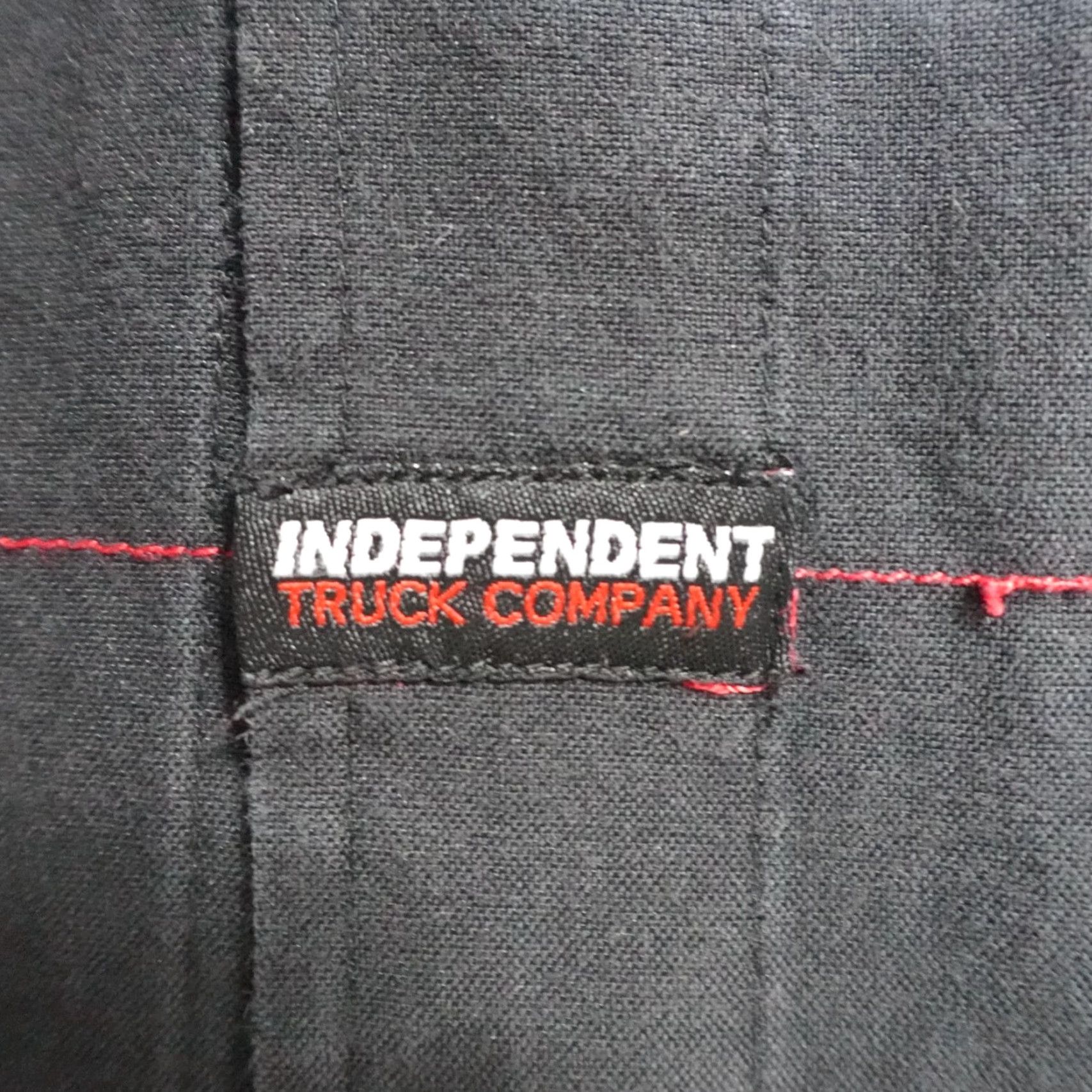 Vintage VINTAGE Independent Truck Co. Shirt L Black Button-Up Cotton Blend Embroidered Logo Y2K Mens Size US L / EU 52-54 / 3 - 2 Thumbnail