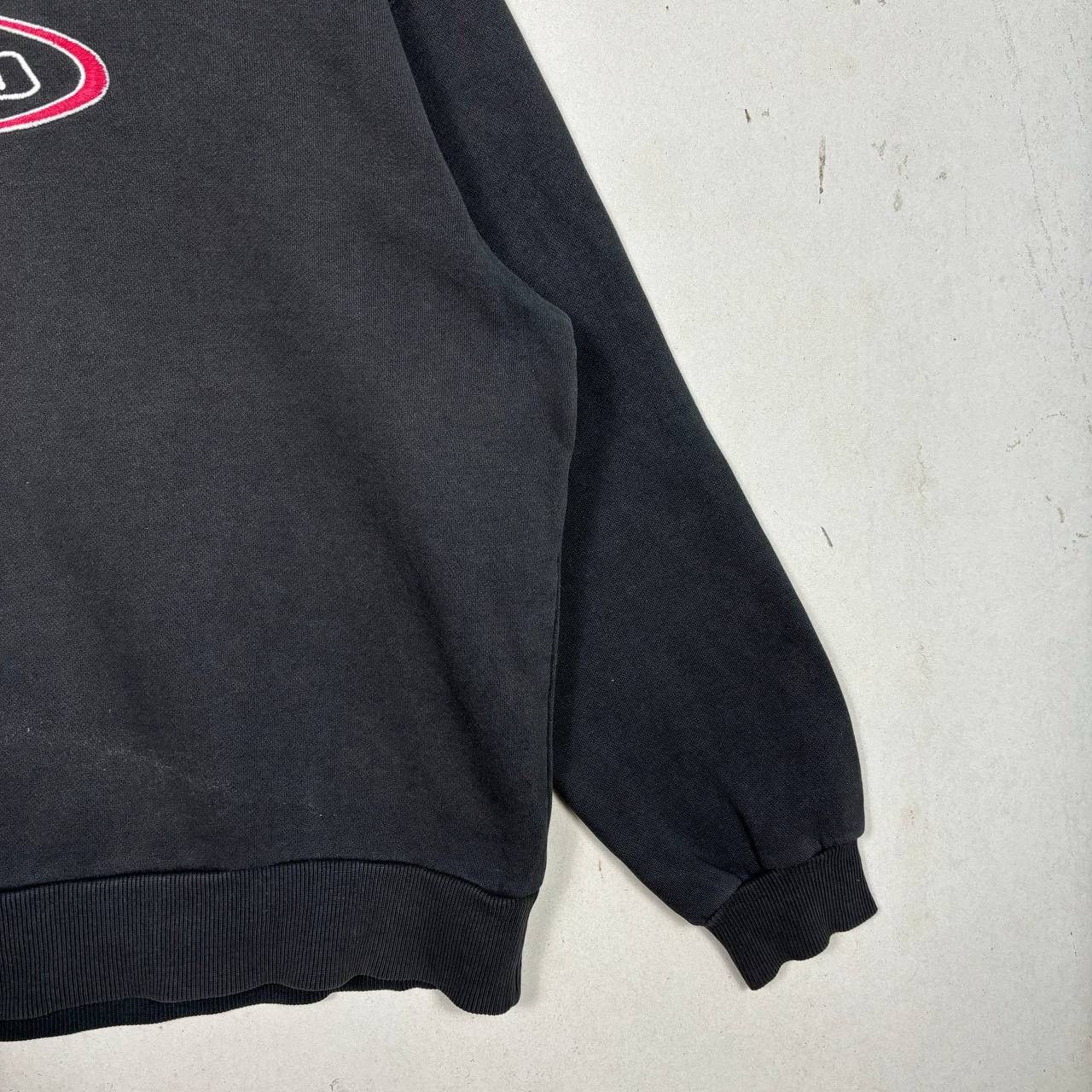 Fila Vintage 90s Fila Oval Logo Boxy Sweatshirt Sun Faded Black Size US M / EU 48-50 / 2 - 6 Thumbnail