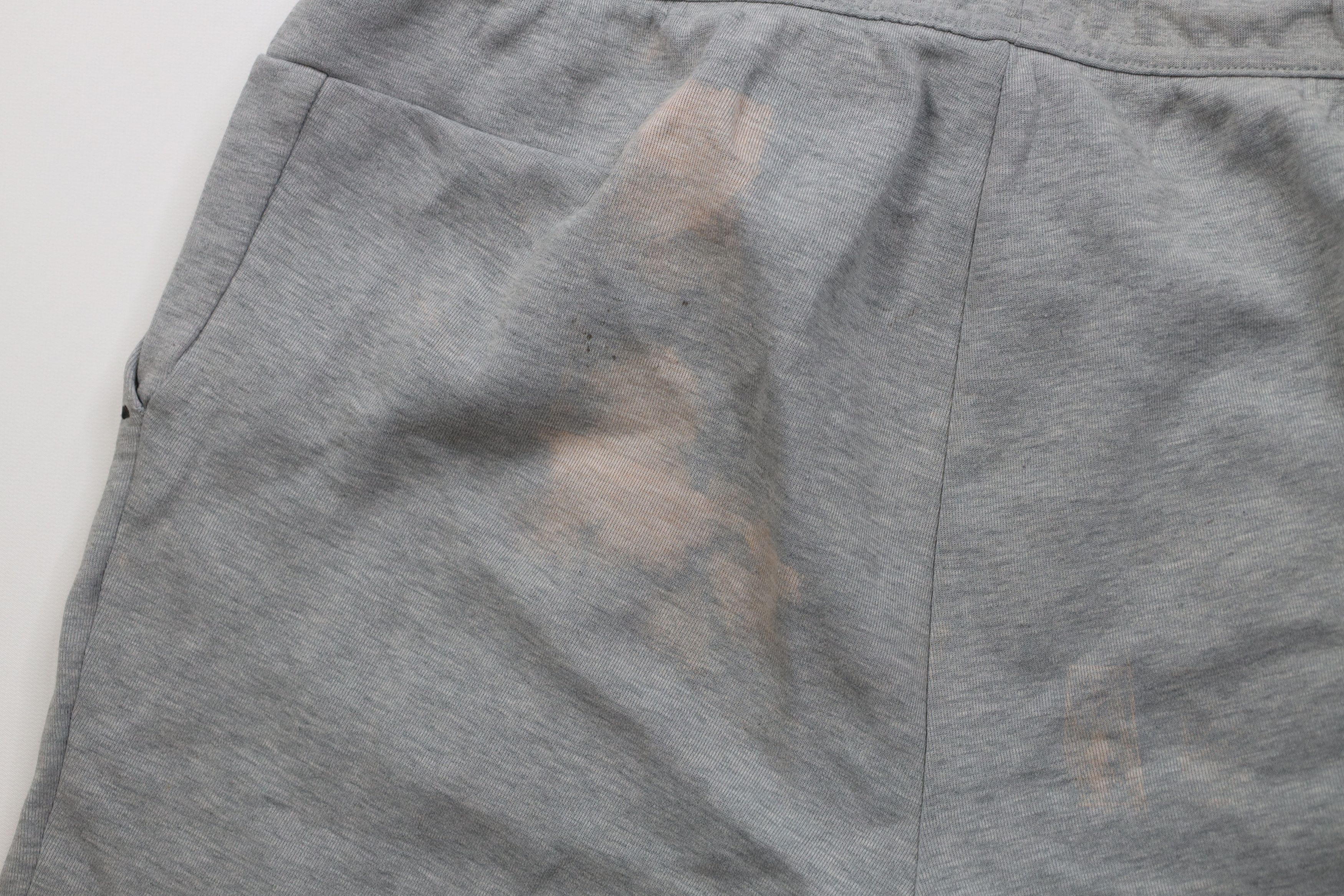 Nike Nike Tech Fleece Spell Out Above Knee Sweatpants Shorts Size US 30 / EU 46 - 10 Thumbnail