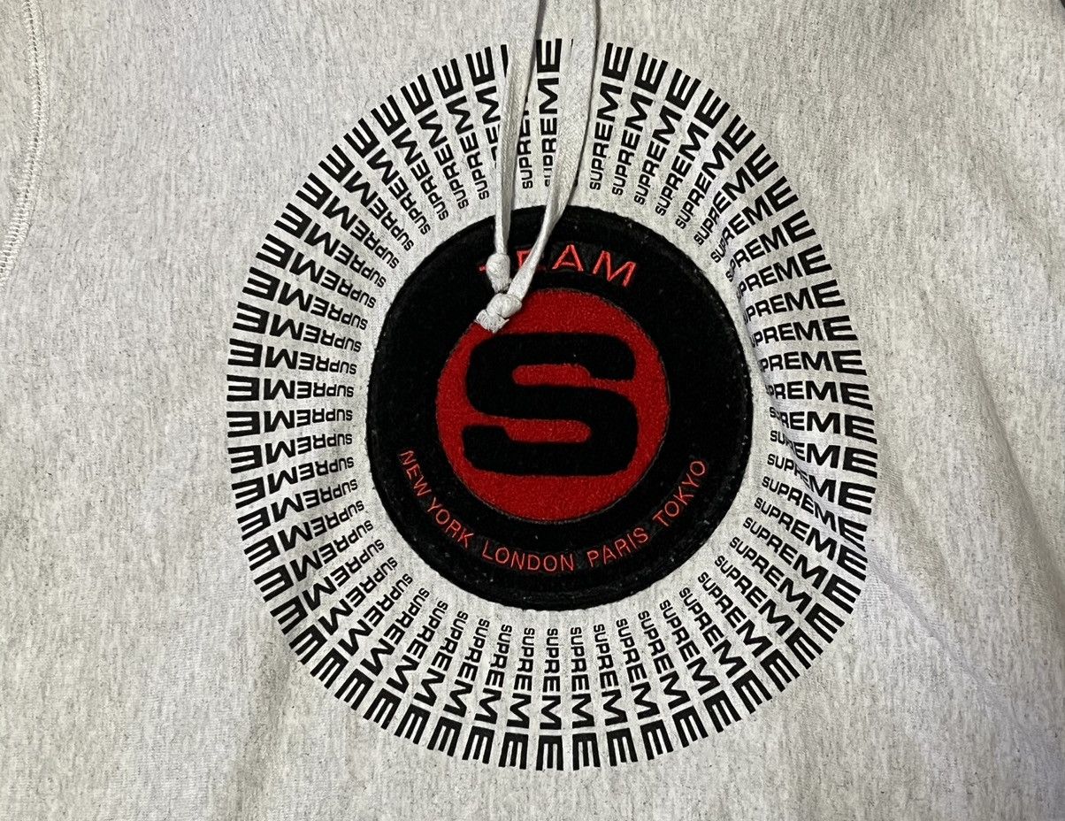 Supreme Supreme Chenille Appliqué Hooded Sweatshirt Size US M / EU 48-50 / 2 - 3 Thumbnail